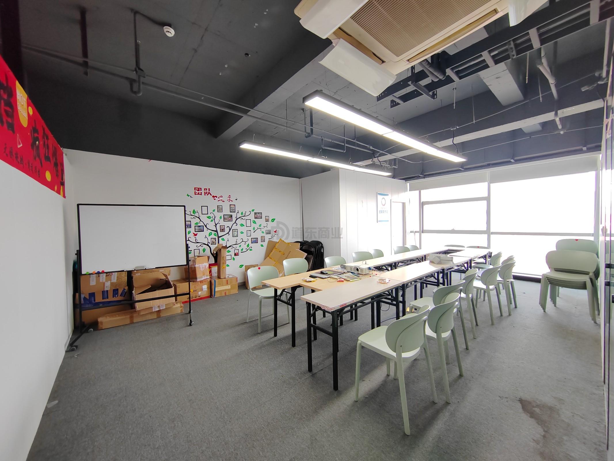 华仁凤凰城面积253平