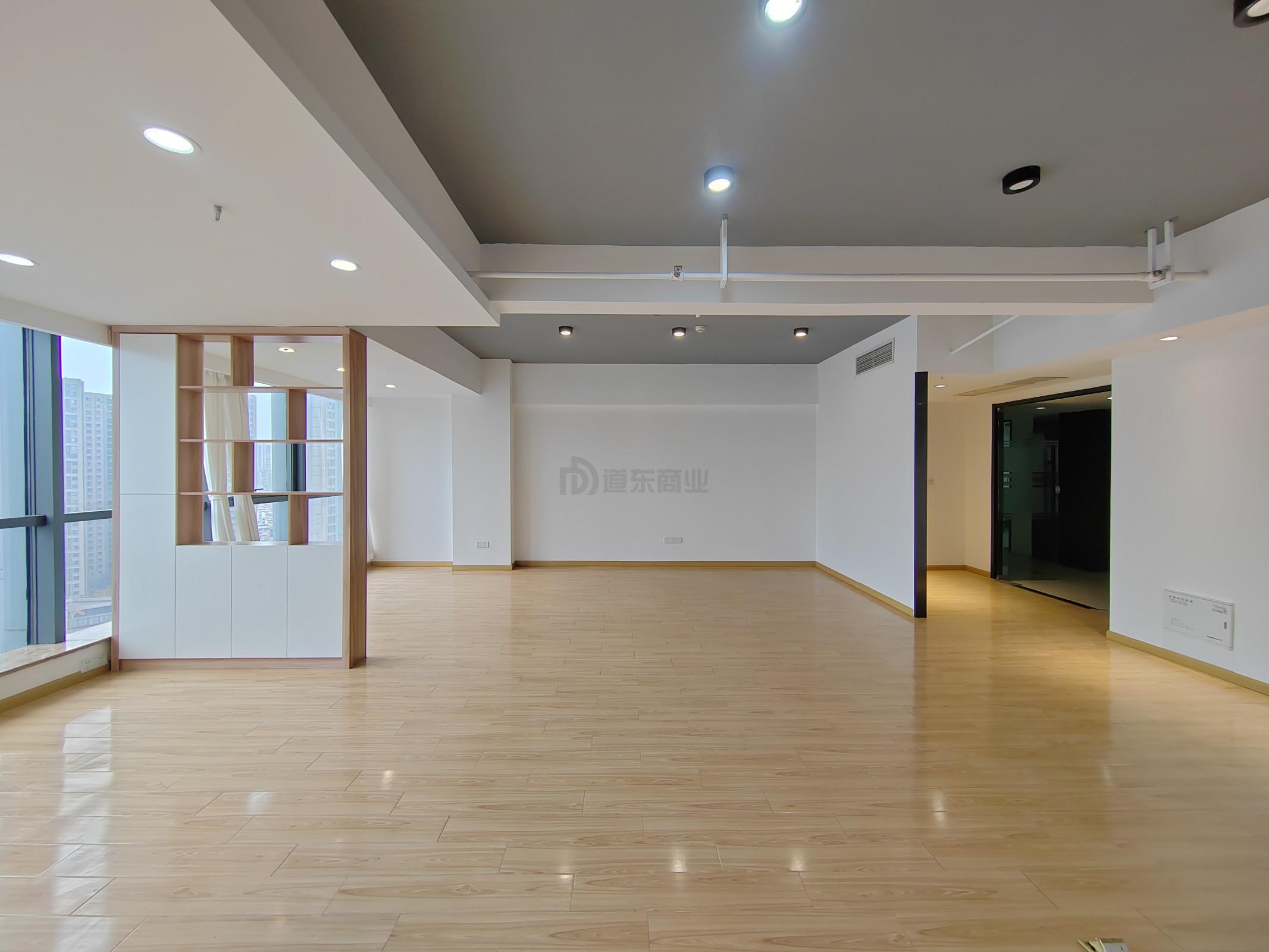 新区哥伦布广场面积99平