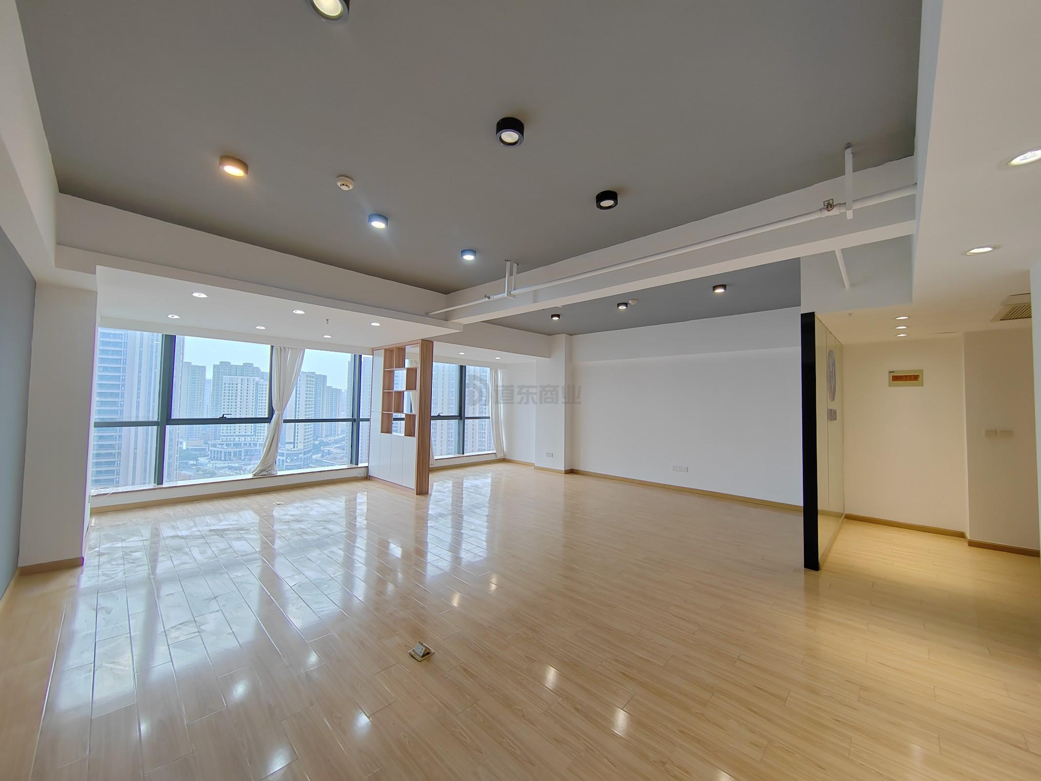 新区哥伦布广场面积99平