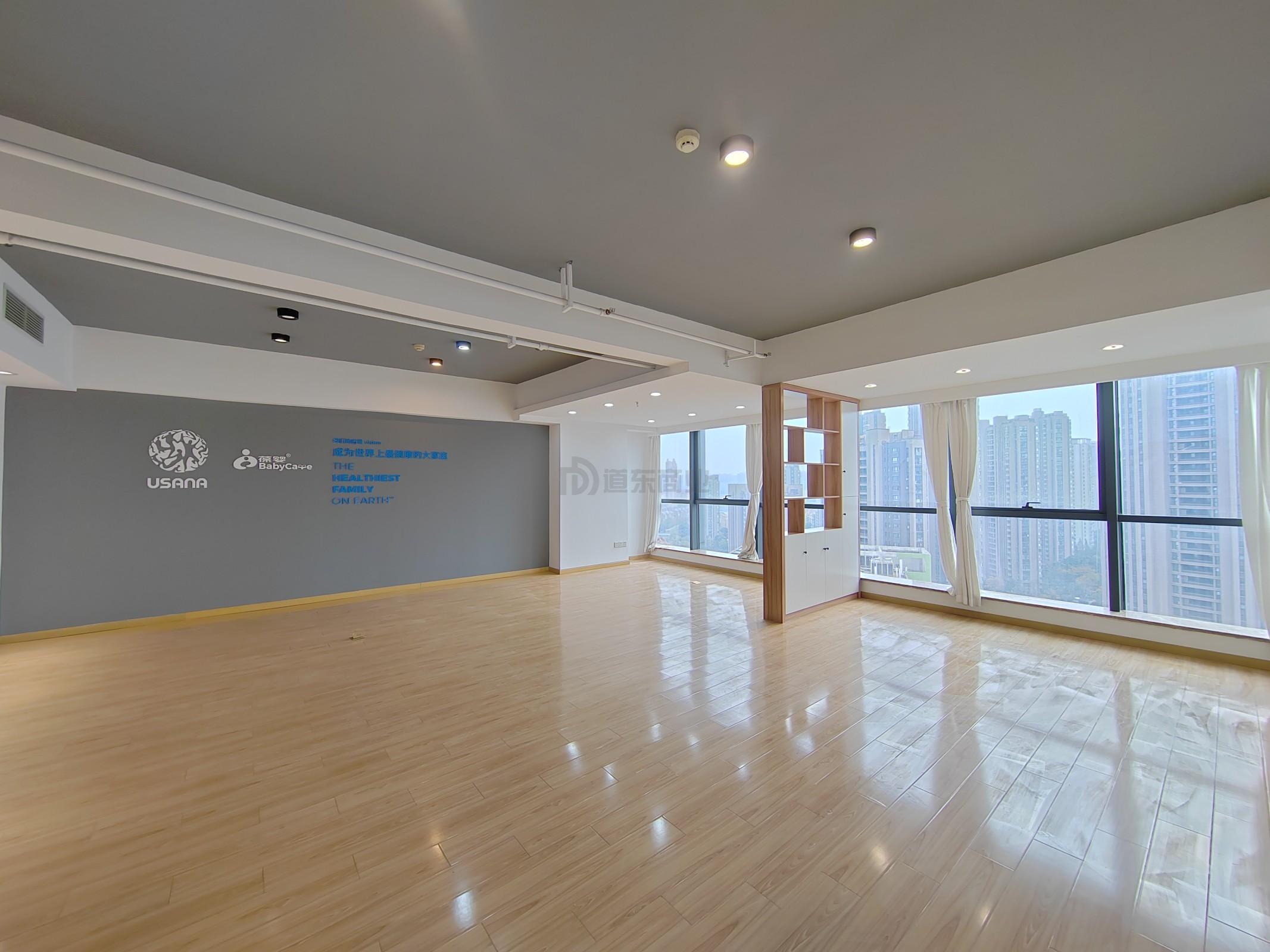 新区哥伦布广场面积99平