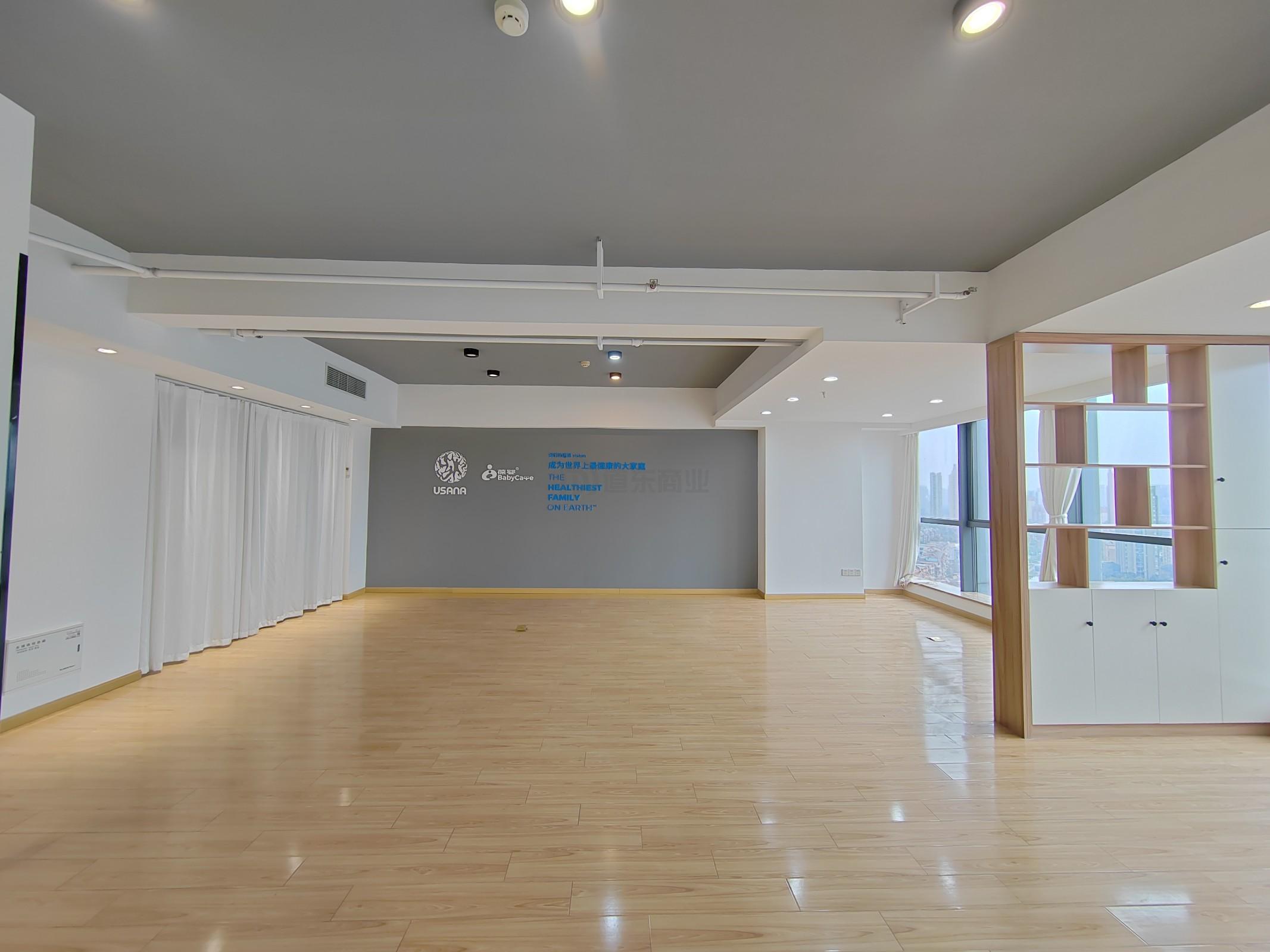 新区哥伦布广场面积99平