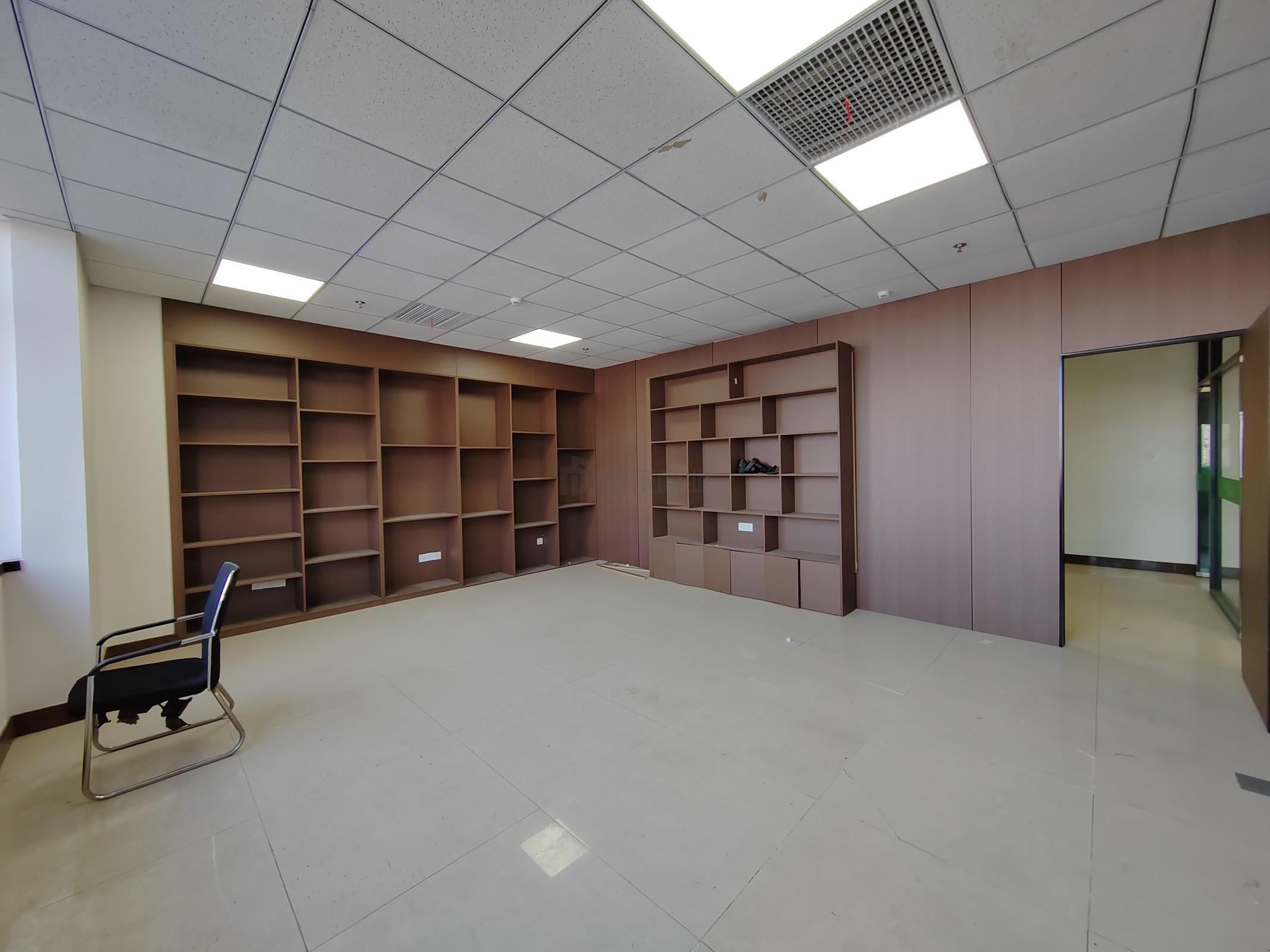 利华广场面积142平