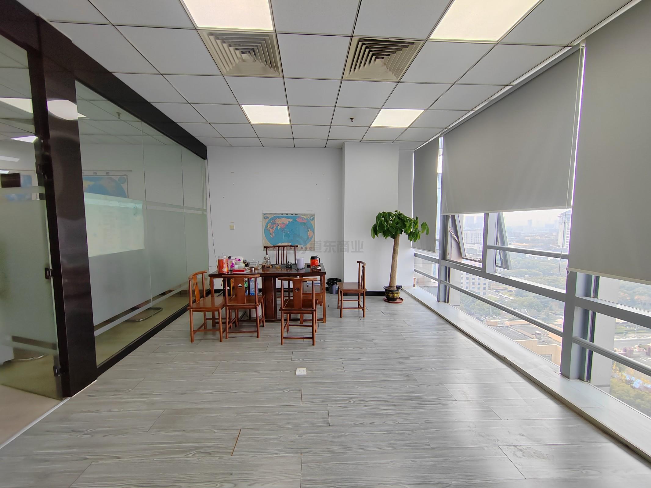 晶石国际中心面积170平