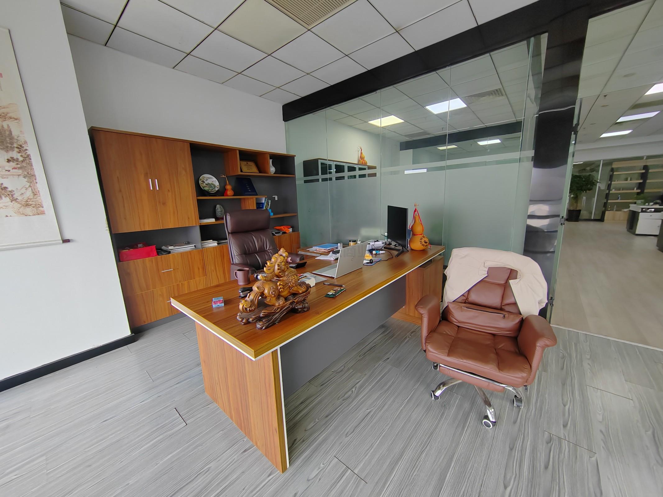 晶石国际中心面积170平