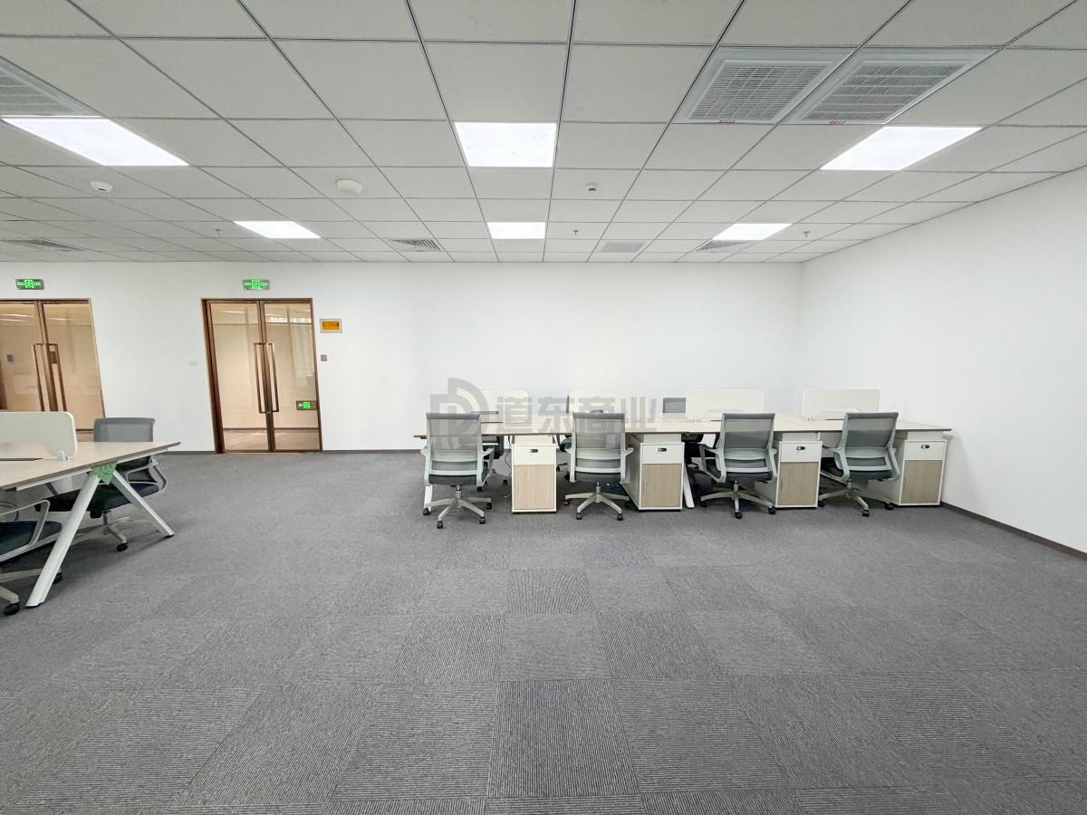 新城发展大厦面积476平