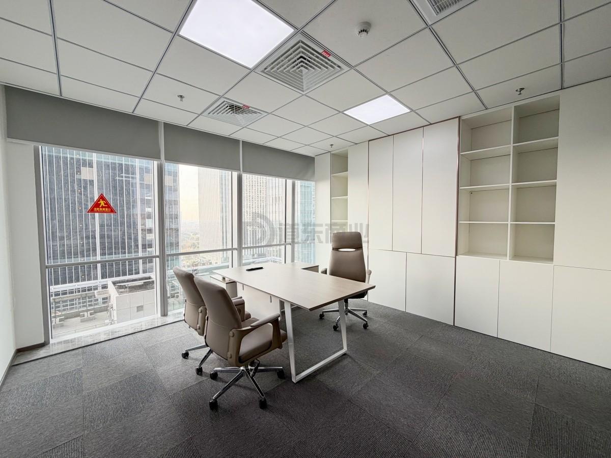 新城发展大厦面积476平