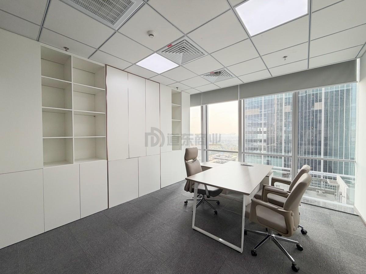 新城发展大厦面积476平