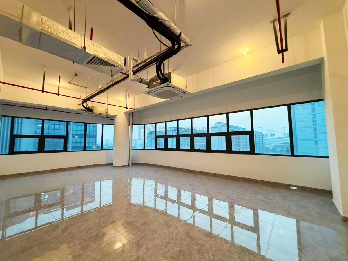 龙创大厦面积95平