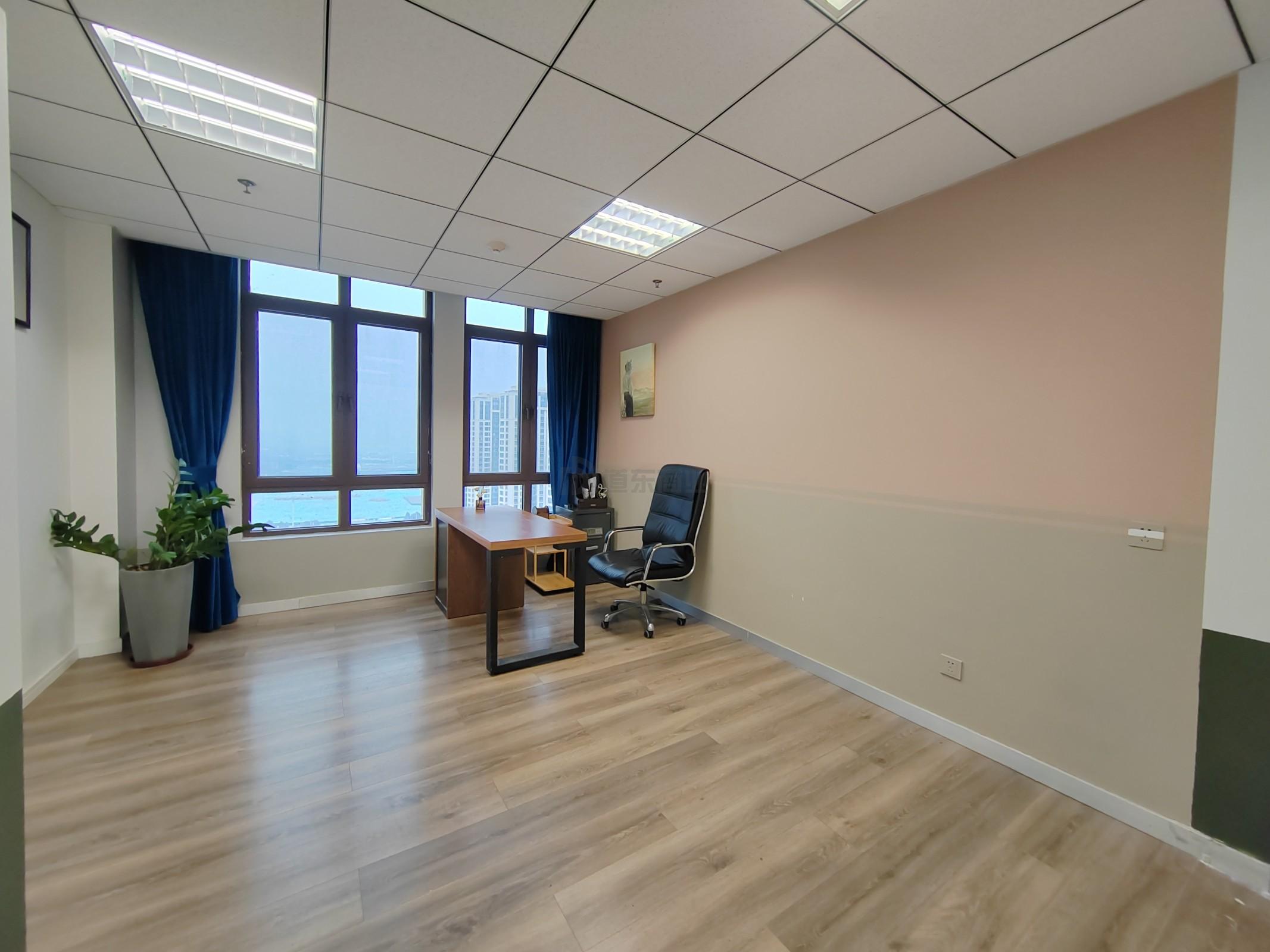 圆融发展中心面积102平