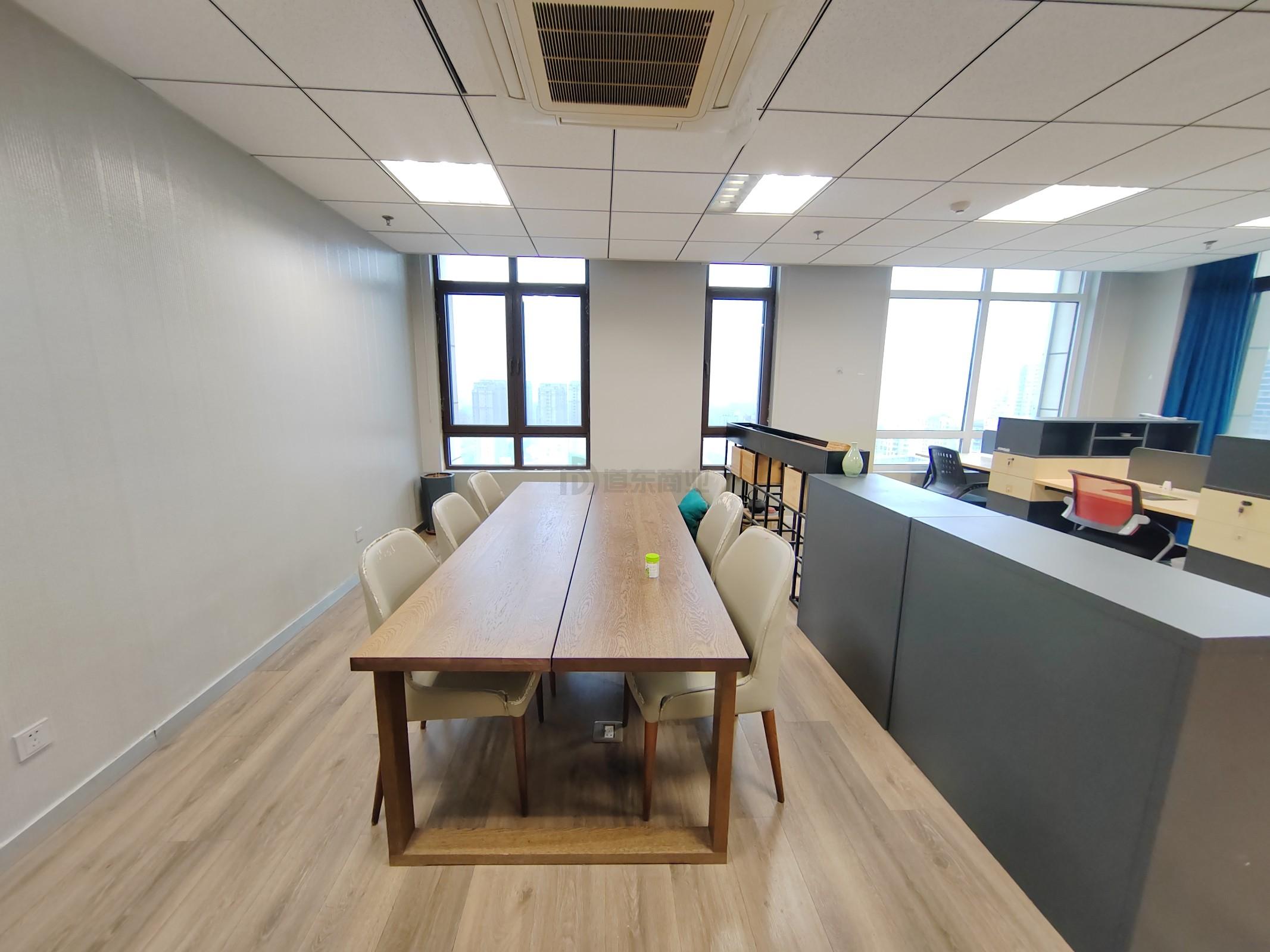 圆融发展中心面积102平