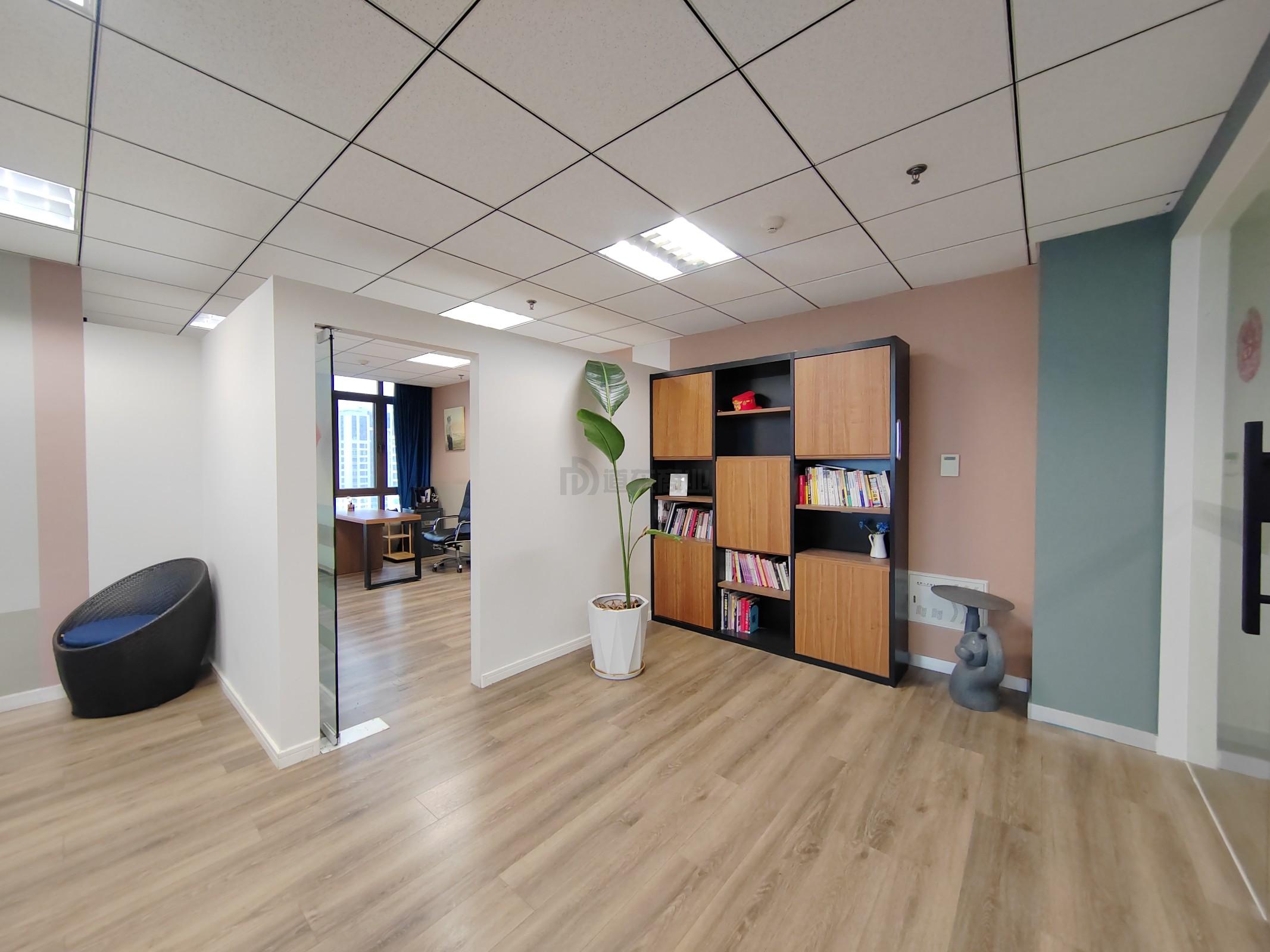 圆融发展中心面积102平