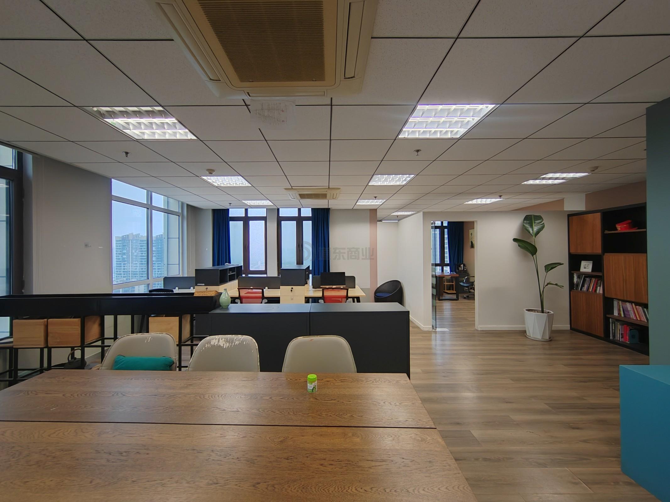 圆融发展中心面积102平