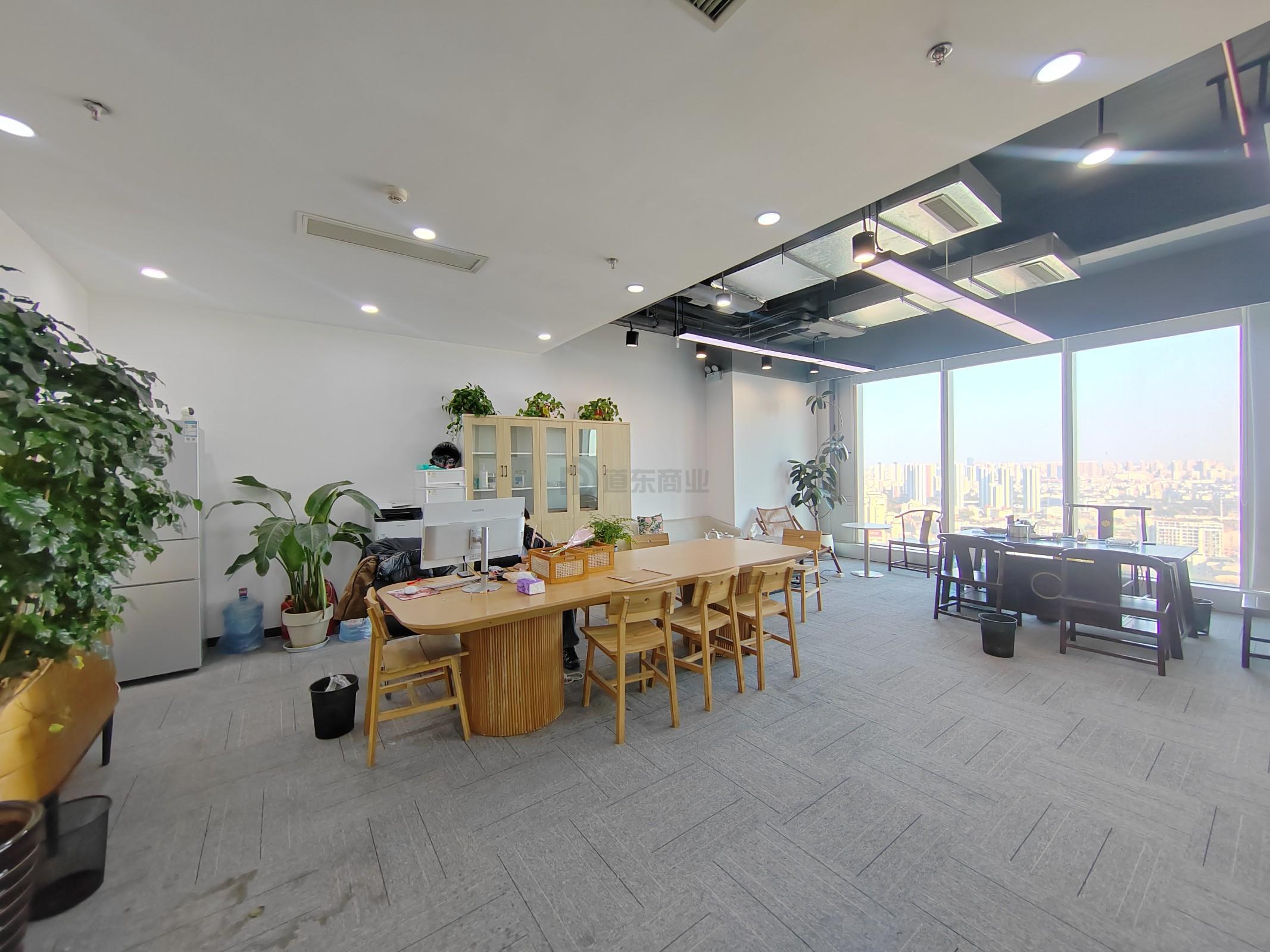 苏宁广场面积135平