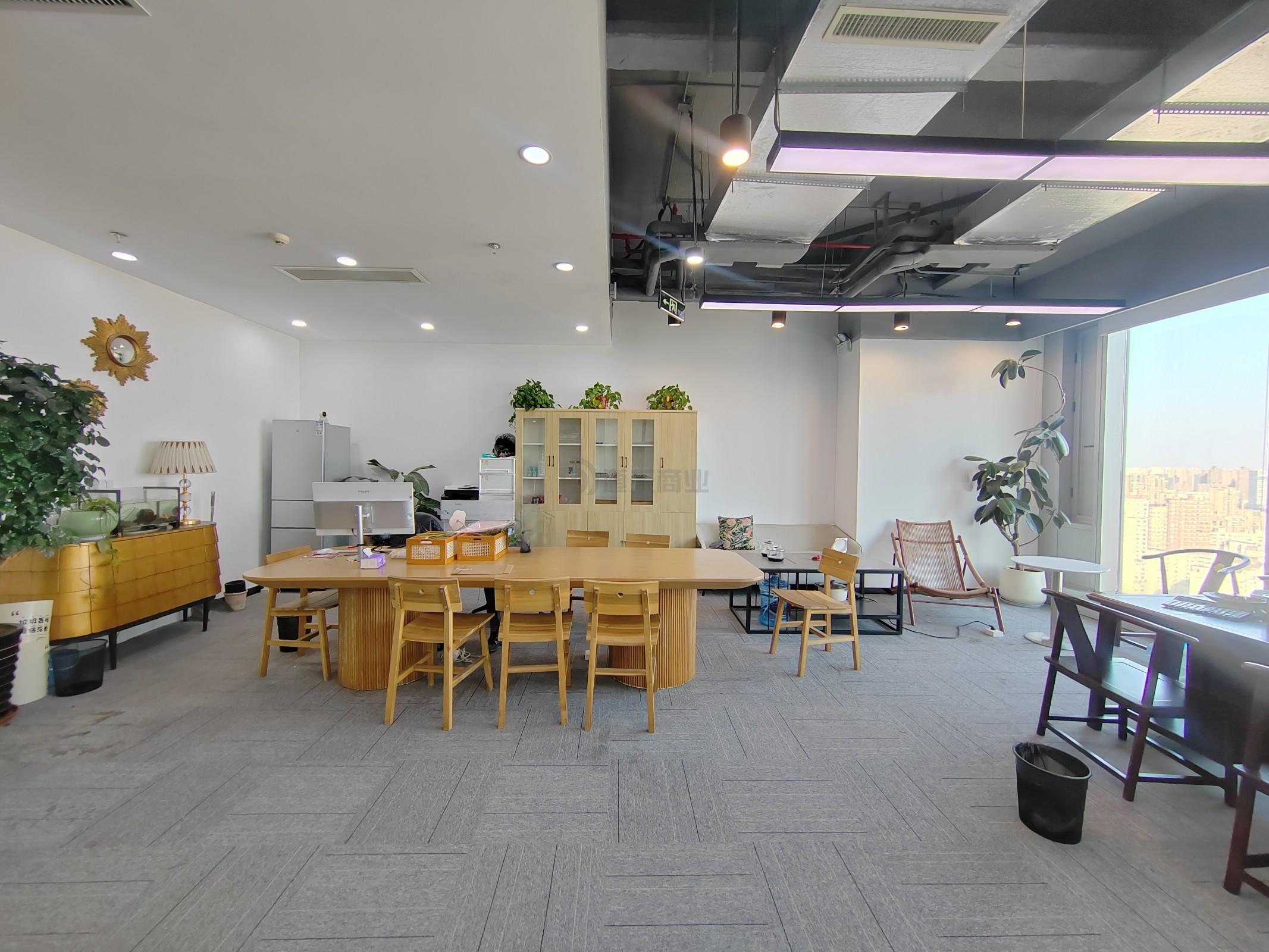 苏宁广场面积135平