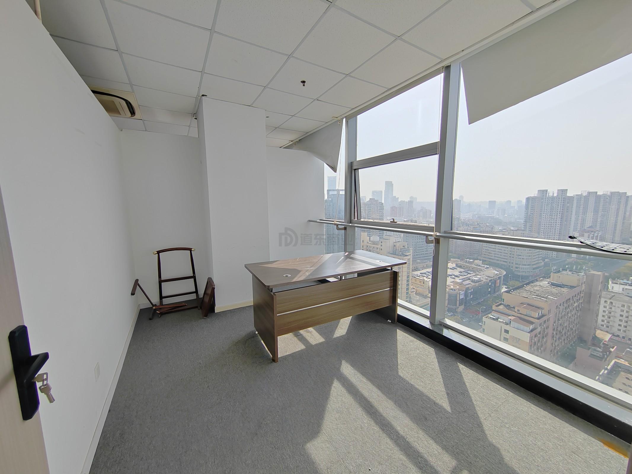 华仁凤凰城面积300平