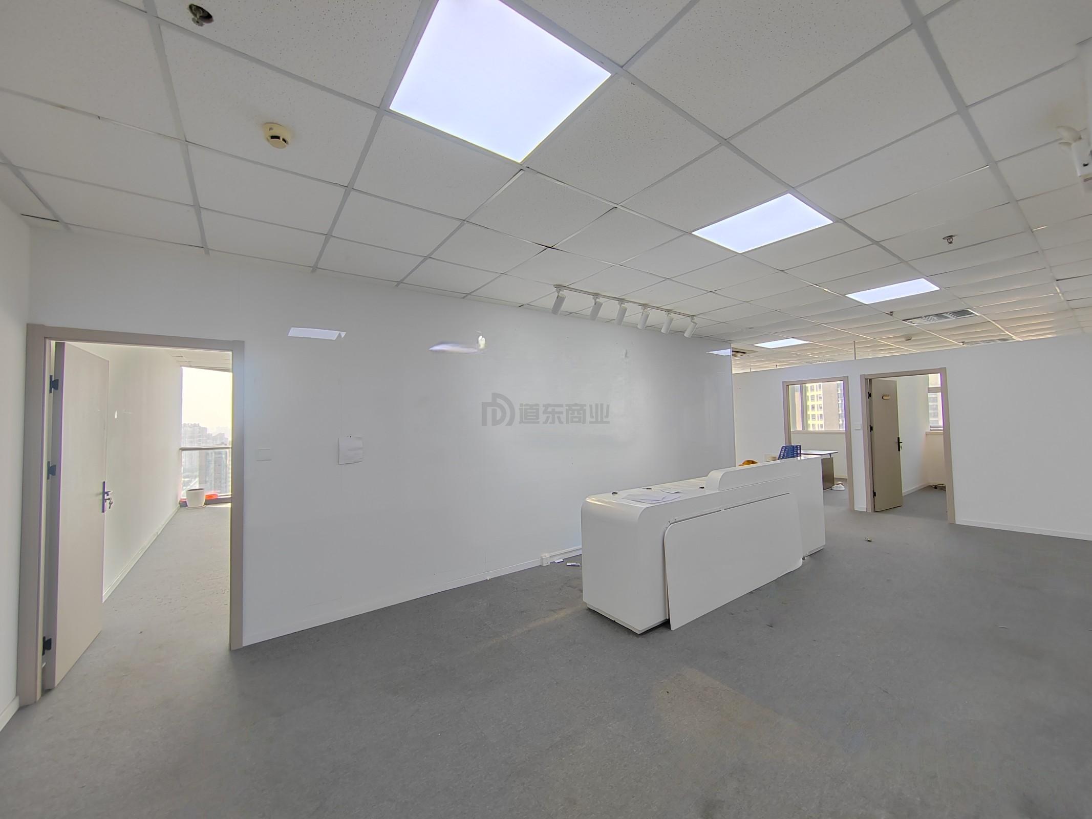 华仁凤凰城面积300平