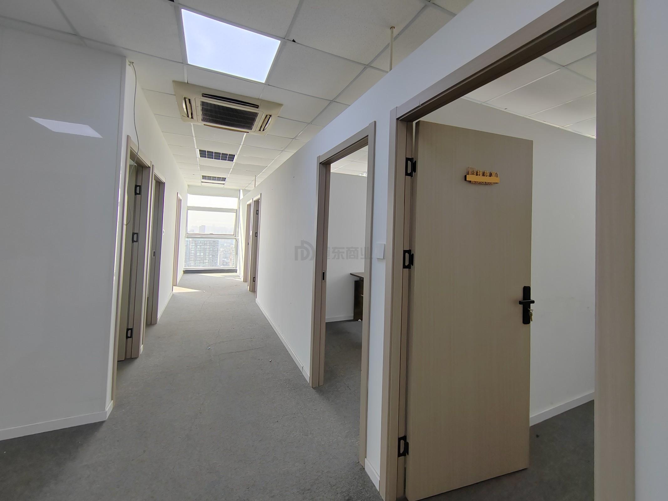 华仁凤凰城面积300平