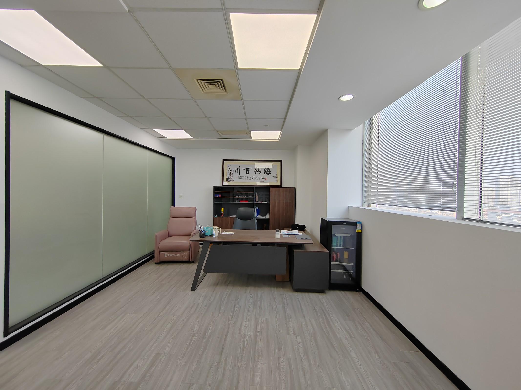 润华国际大厦面积160平