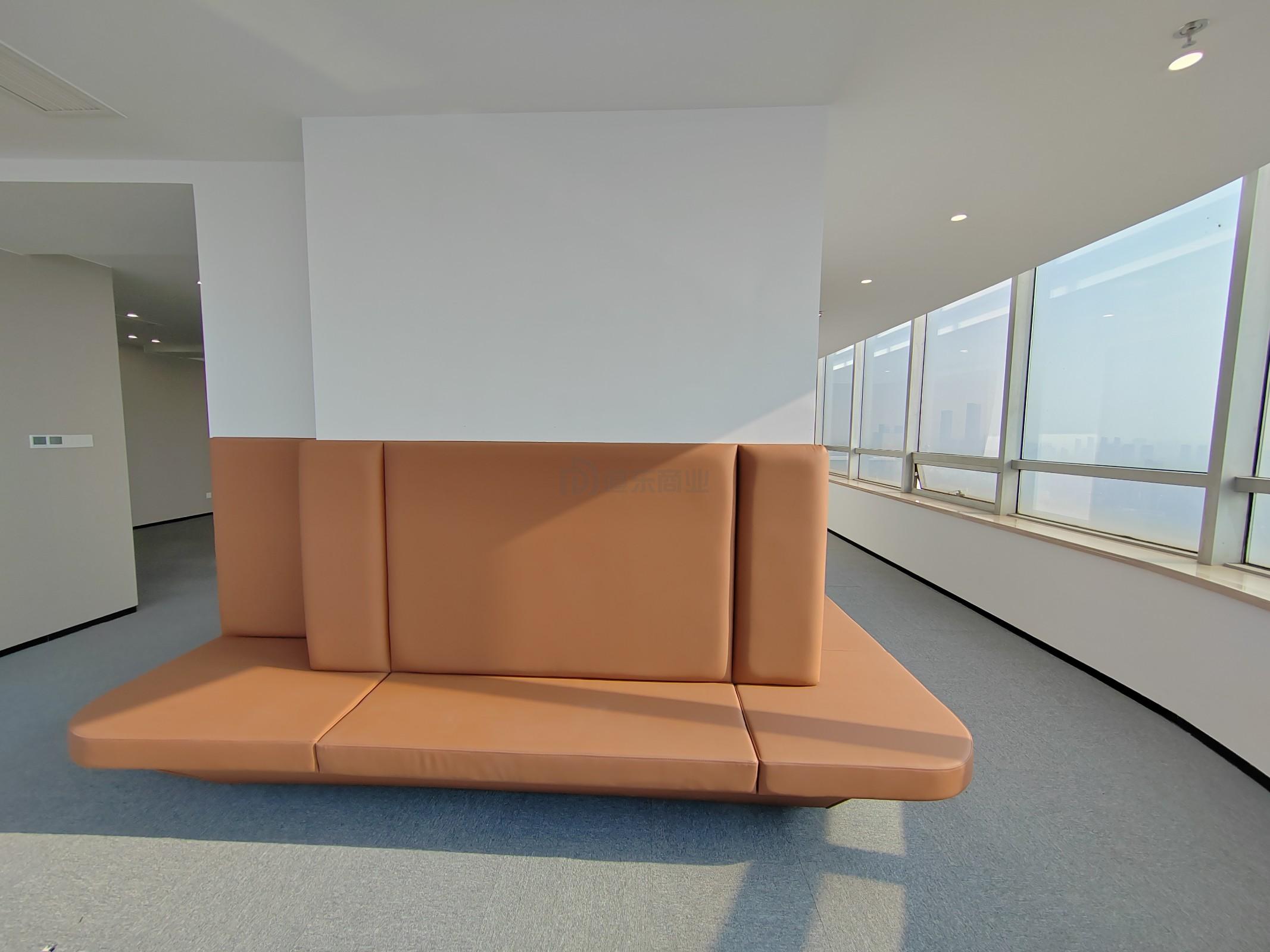 润华国际大厦面积1300平