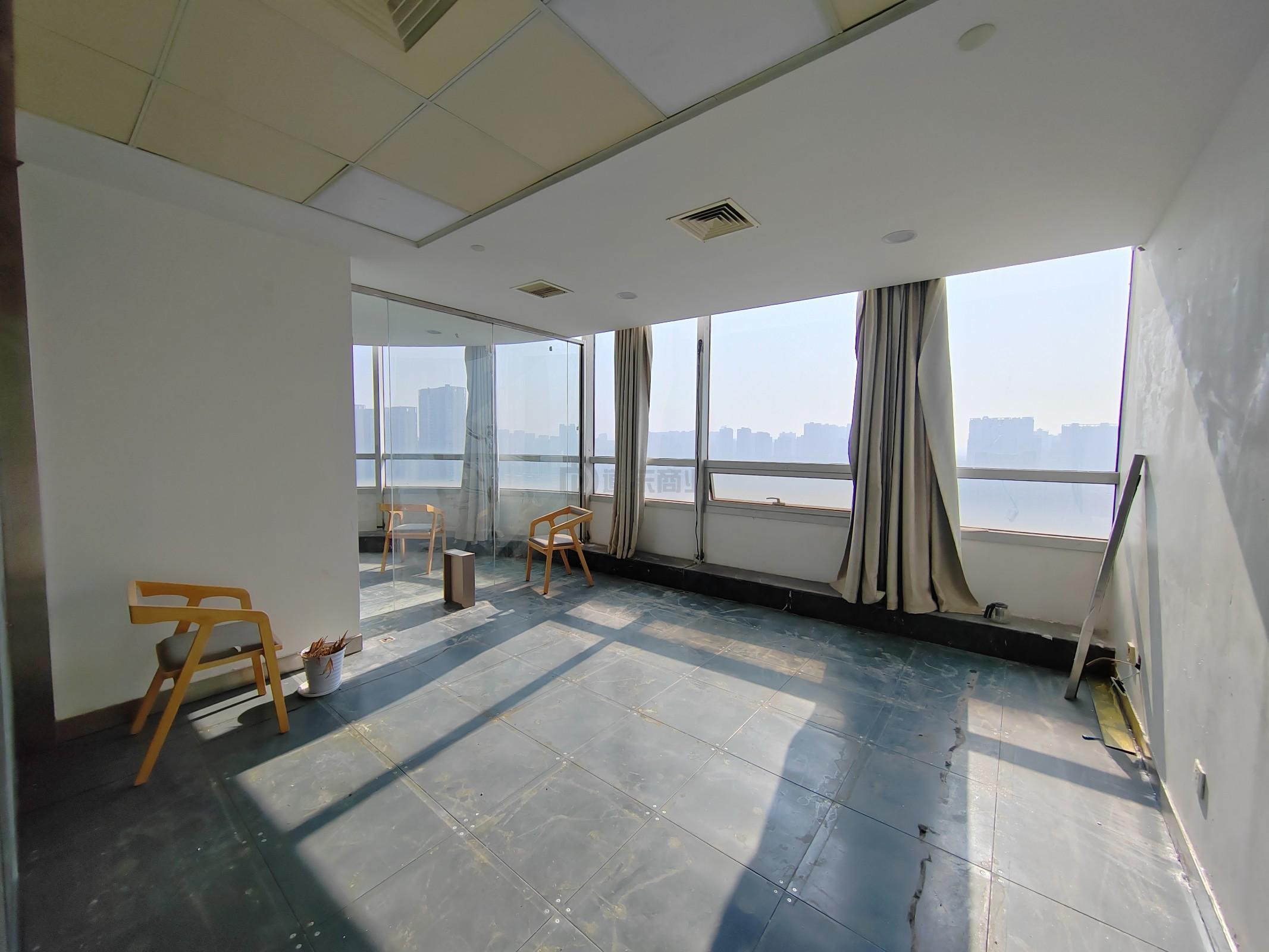 润华国际大厦面积168平