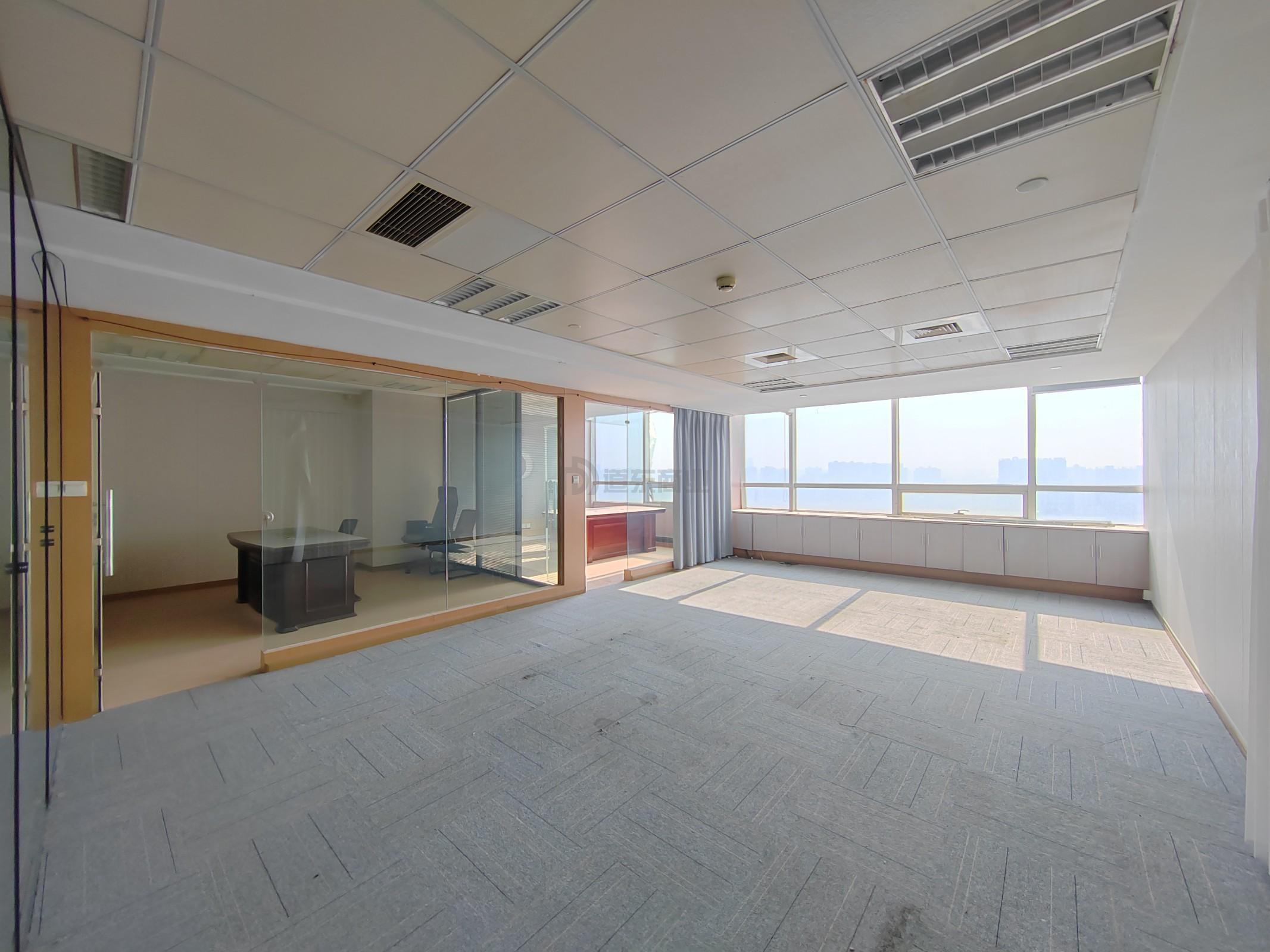 润华国际大厦面积220平