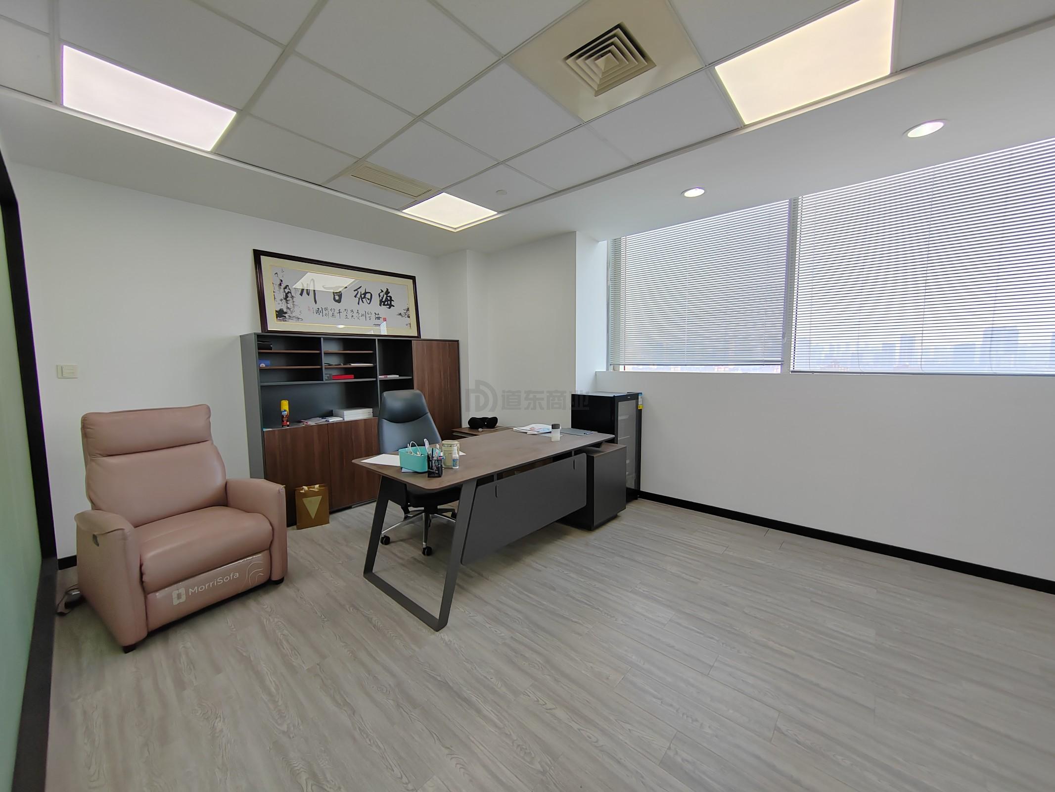 润华国际大厦面积160平