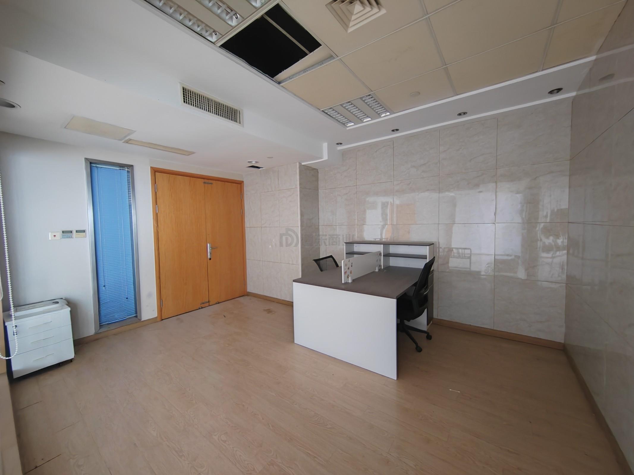 润华国际大厦面积220平