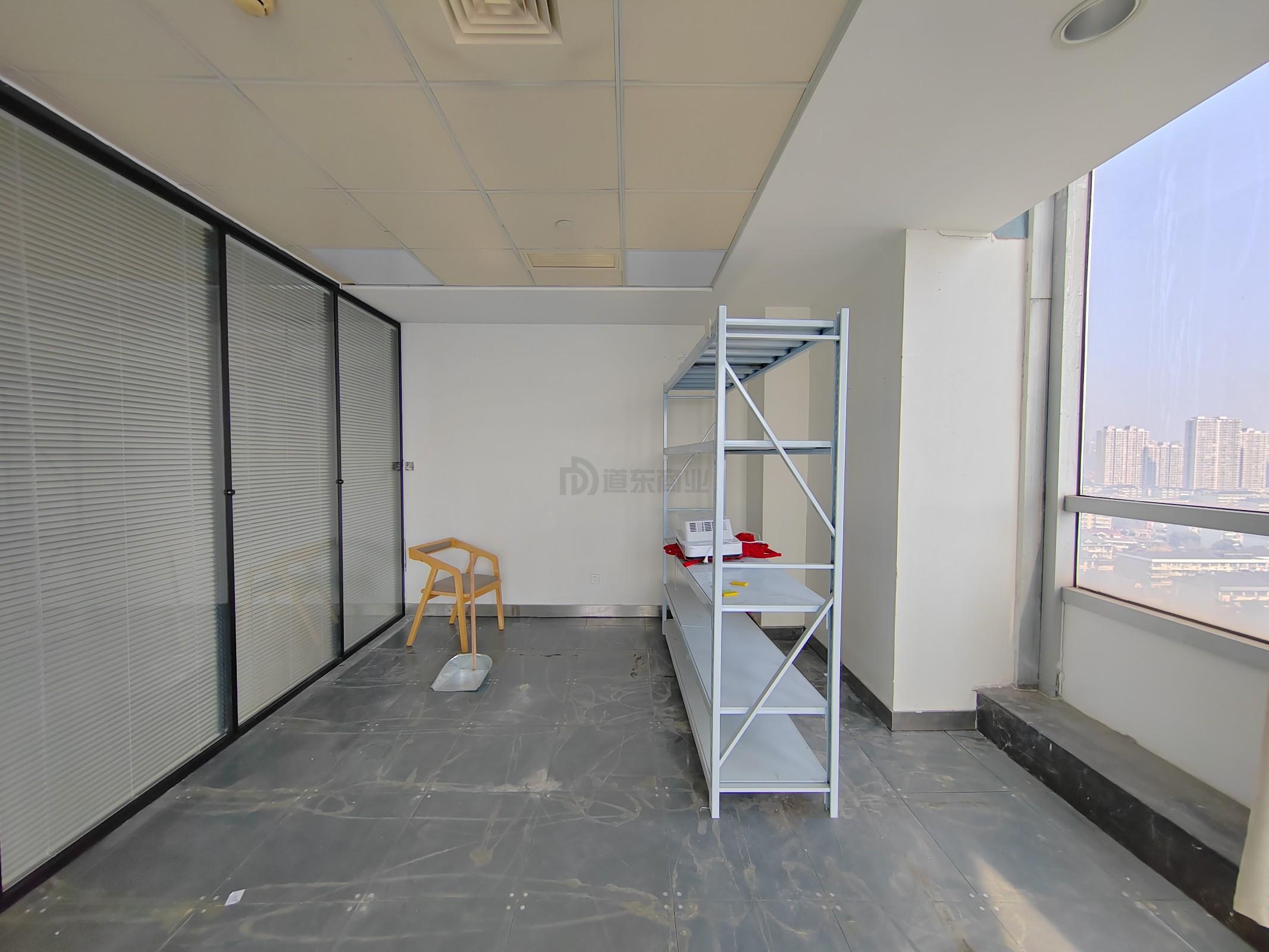 润华国际大厦面积168平