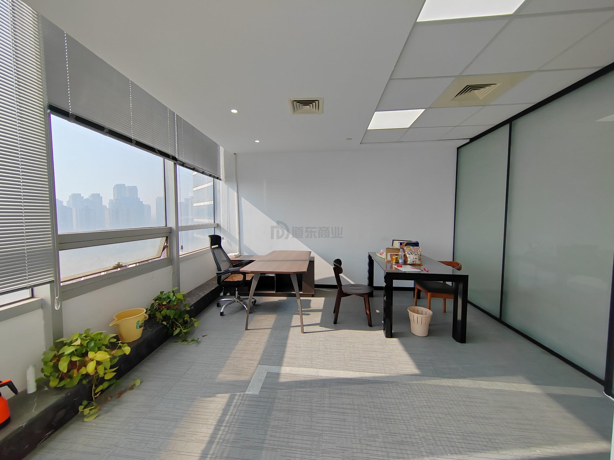 润华国际大厦面积160平