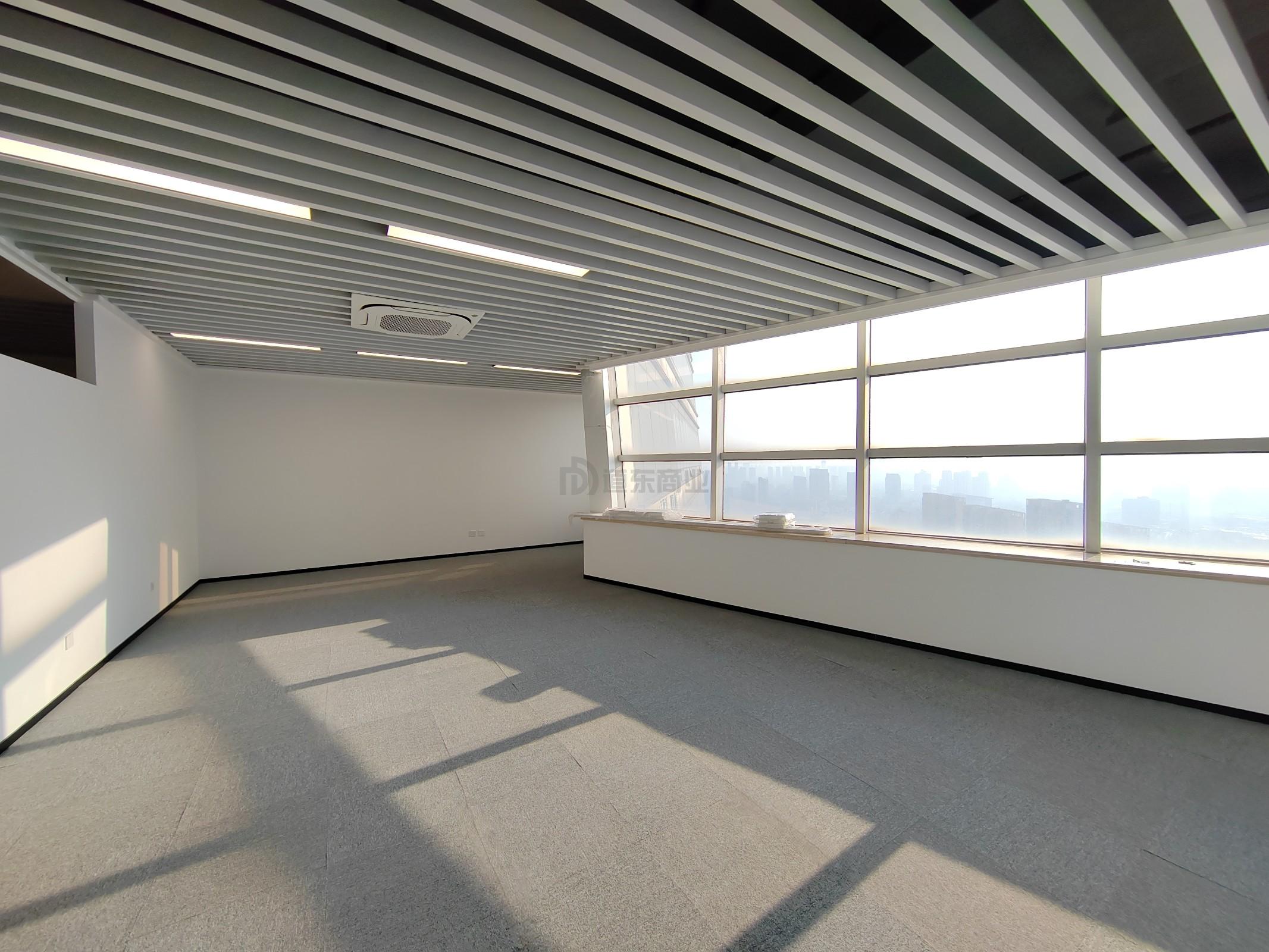 润华国际大厦面积272平