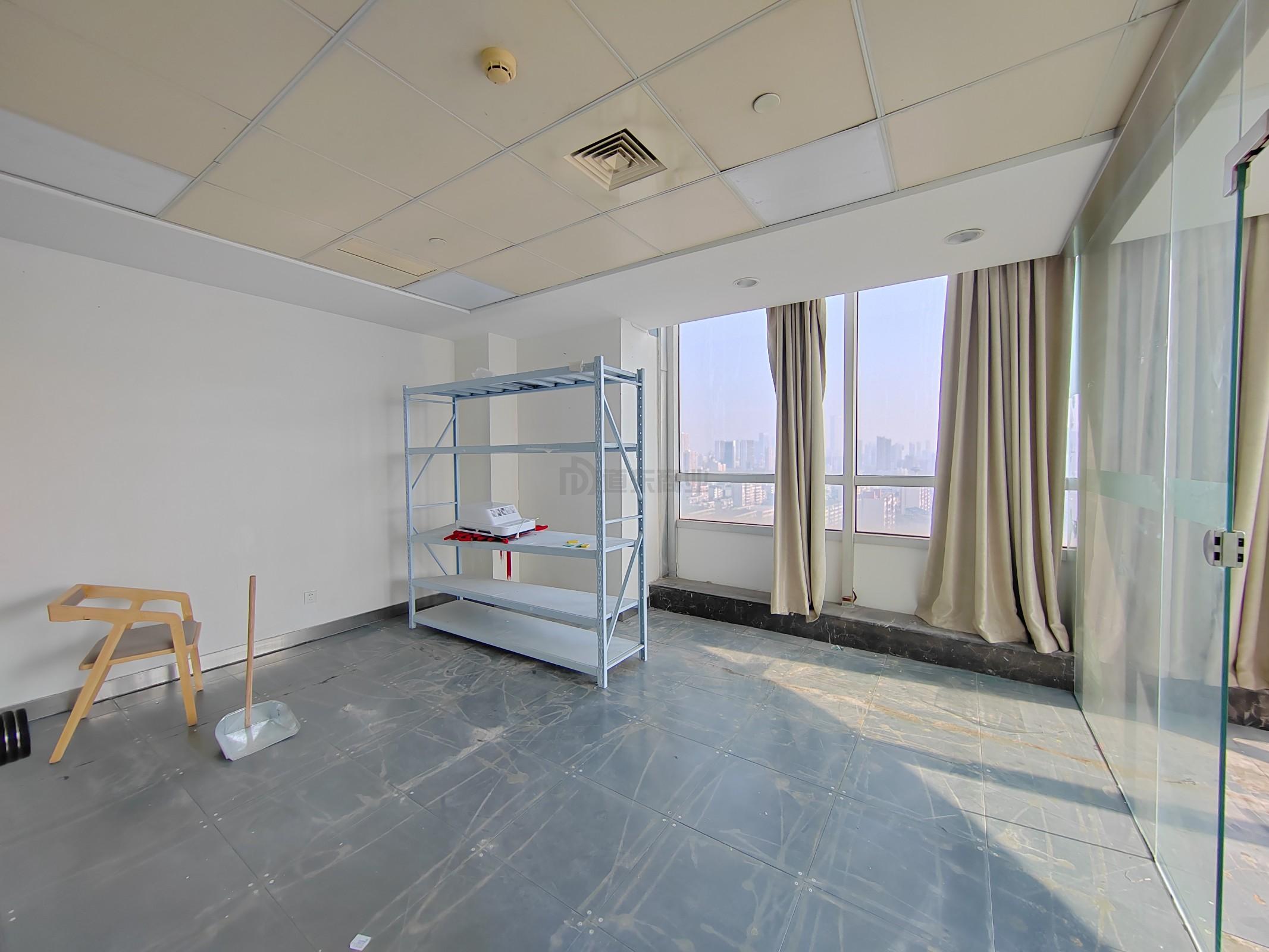 润华国际大厦面积168平