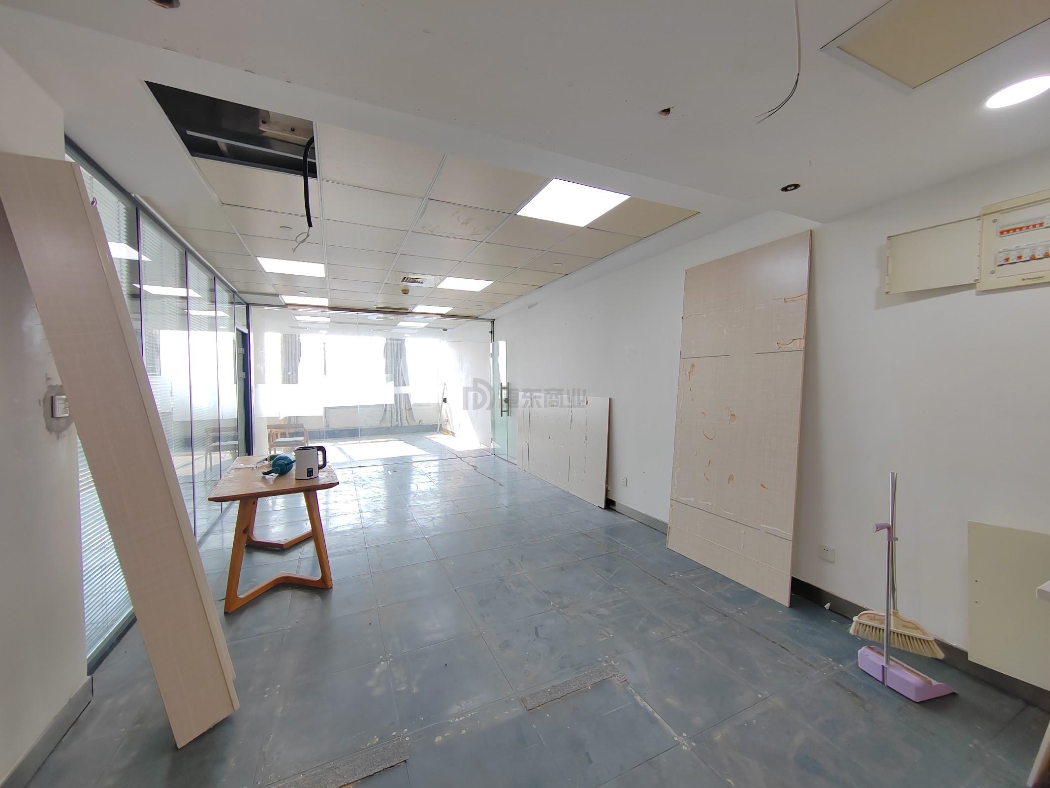 润华国际大厦面积168平