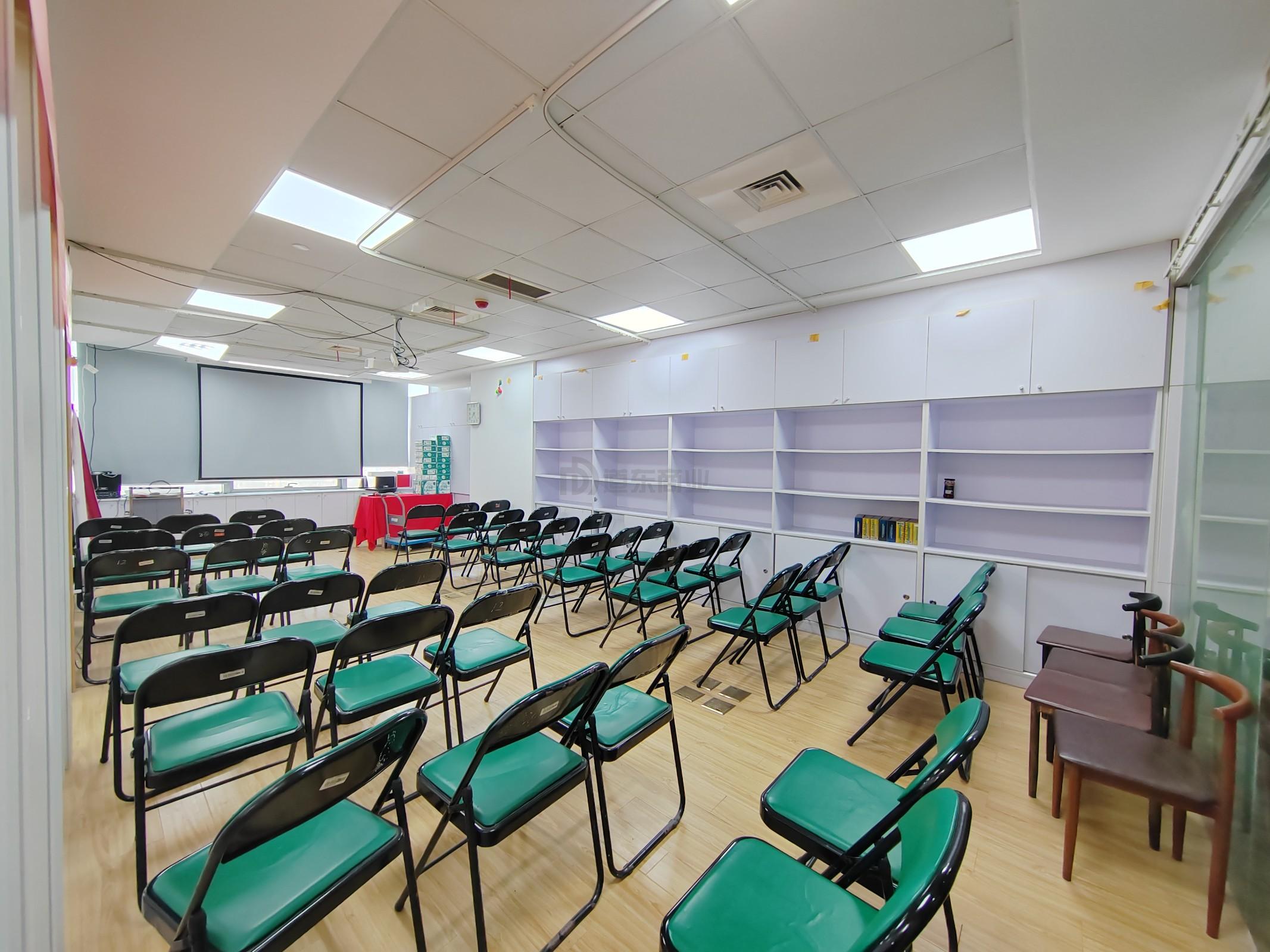 润华国际大厦面积195平