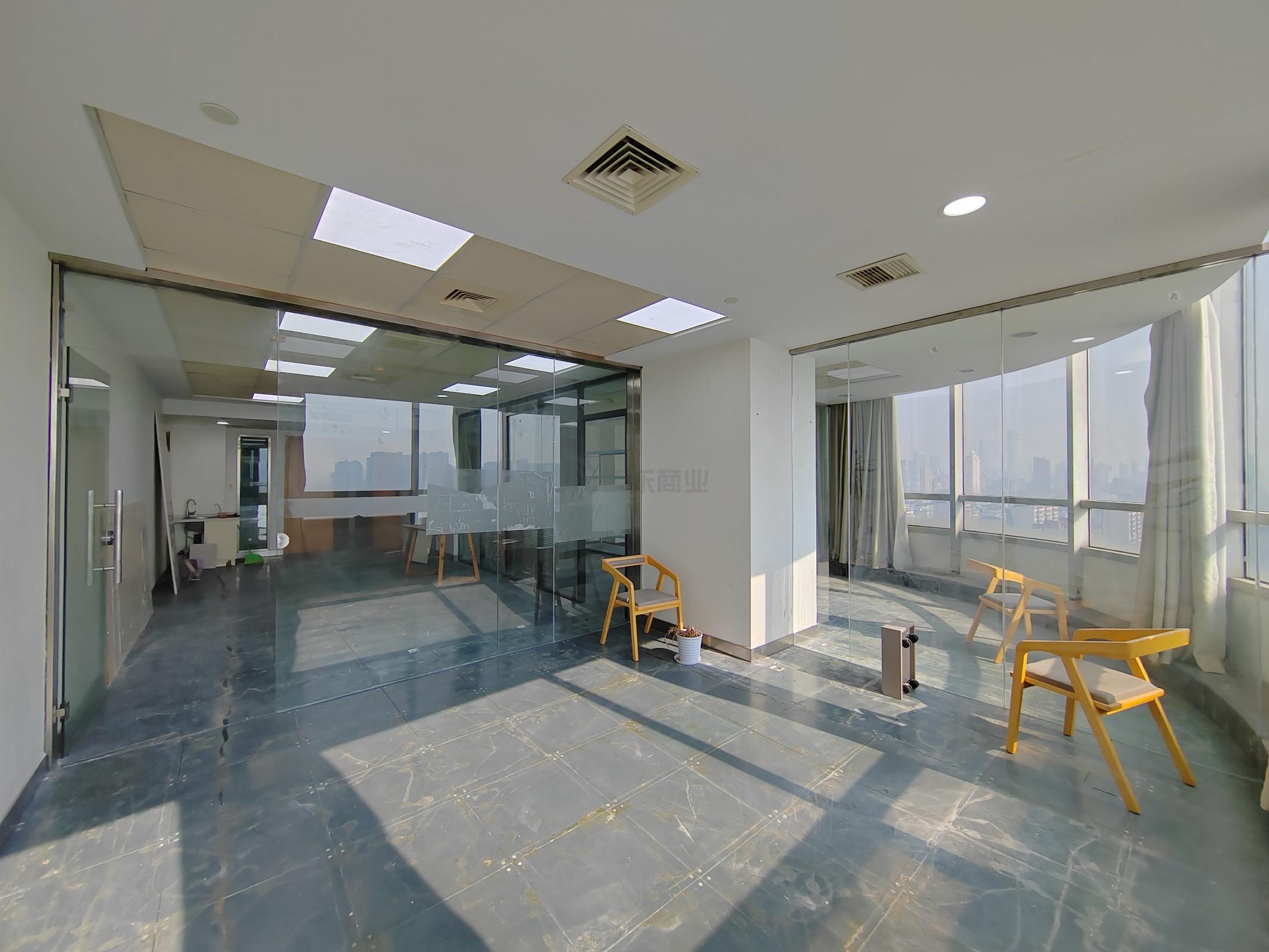 润华国际大厦面积168平