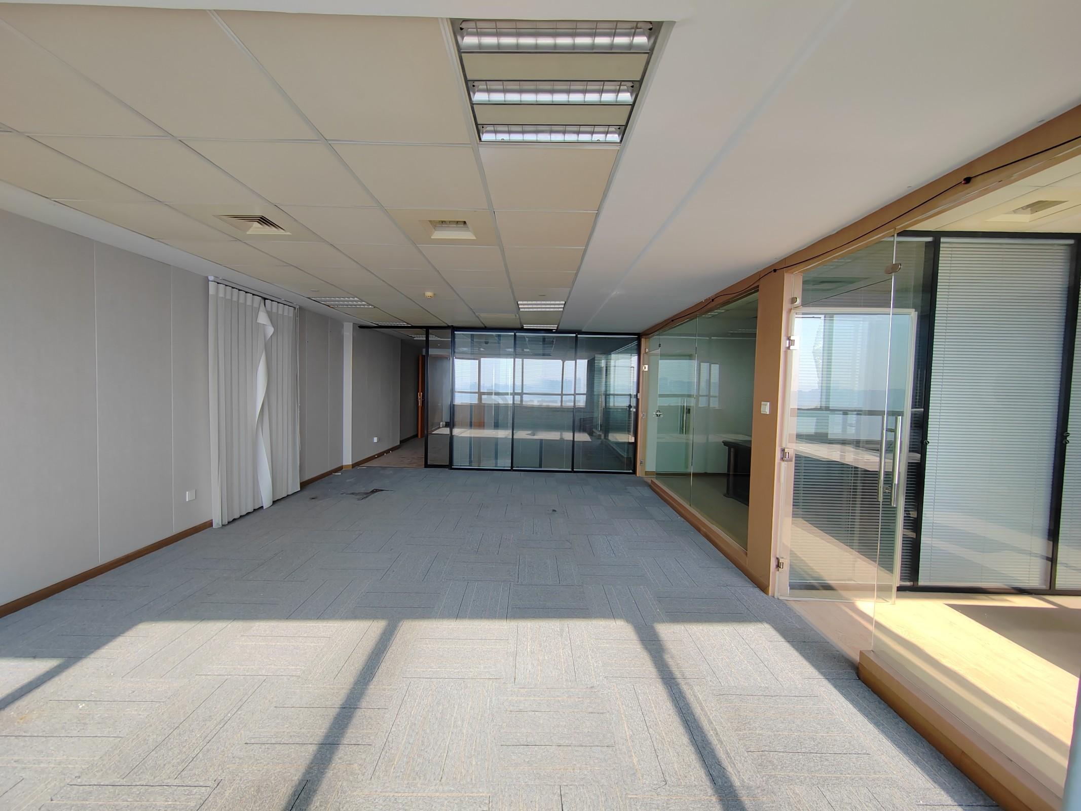 润华国际大厦面积220平