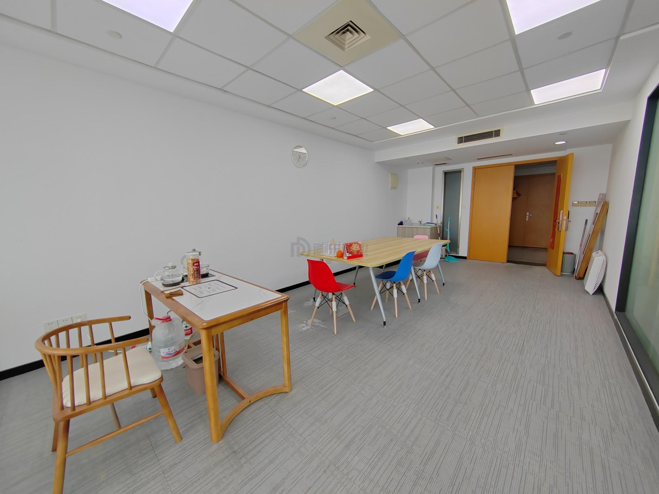 润华国际大厦面积160平