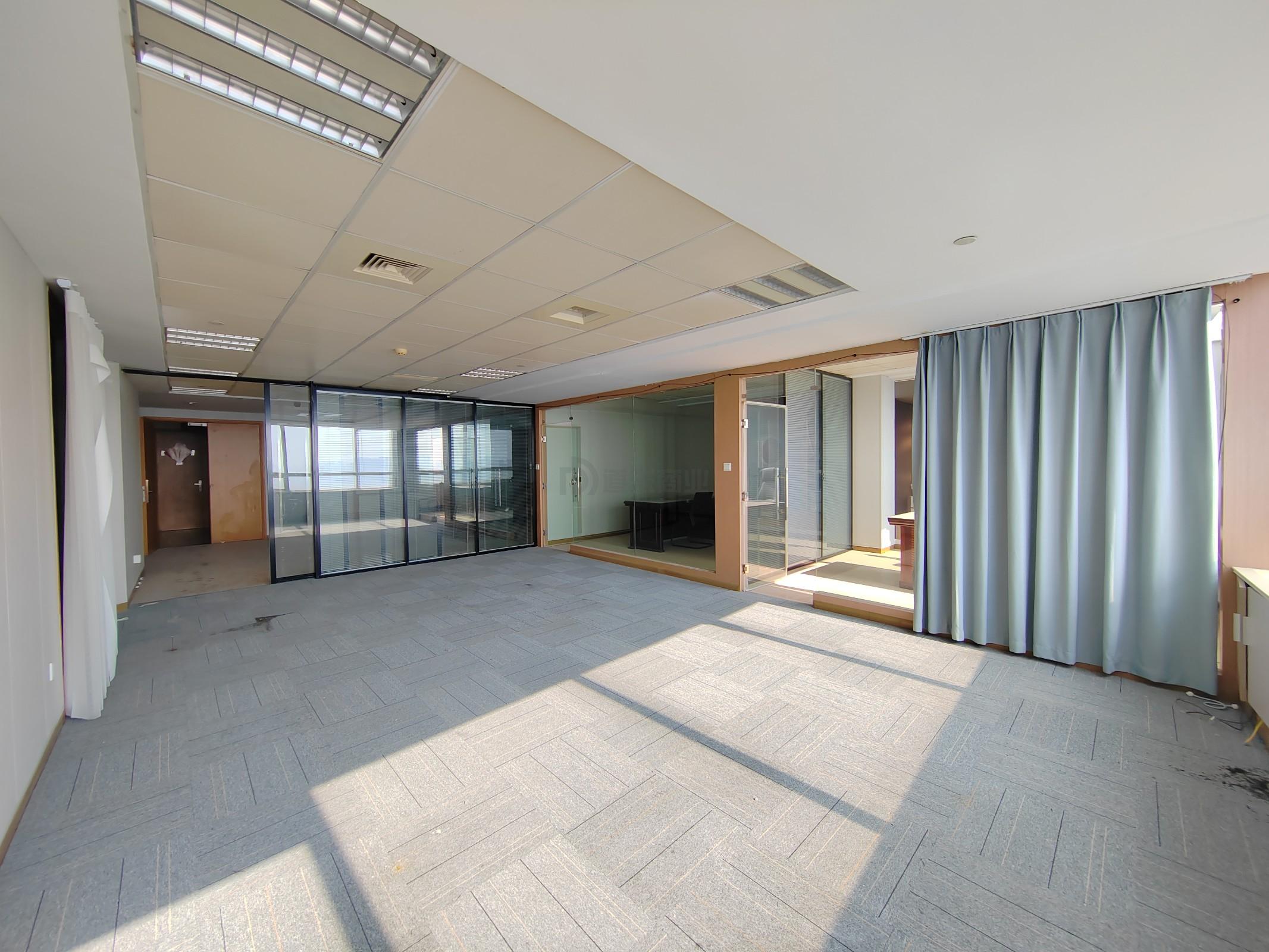 润华国际大厦面积220平