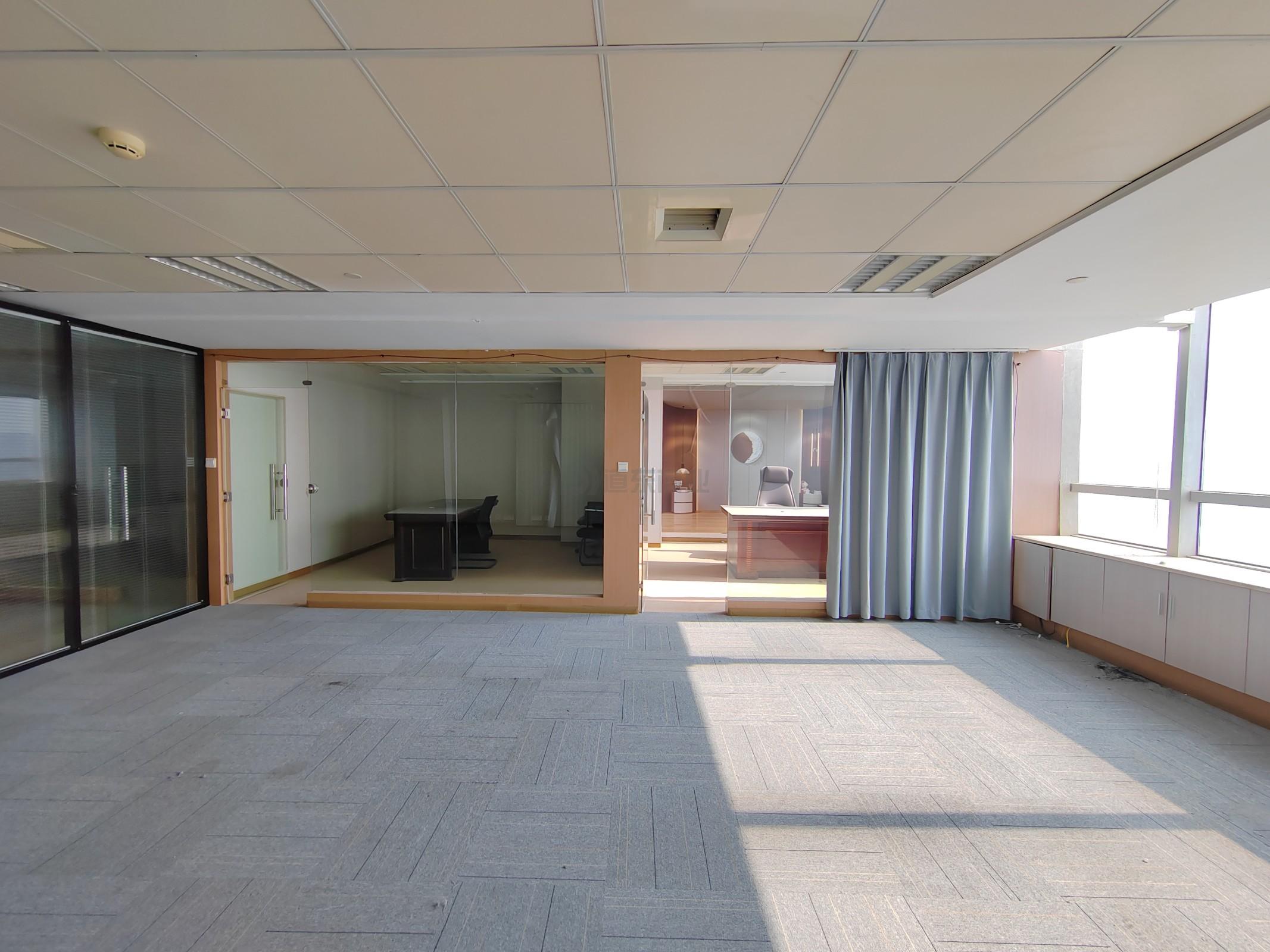 润华国际大厦面积220平