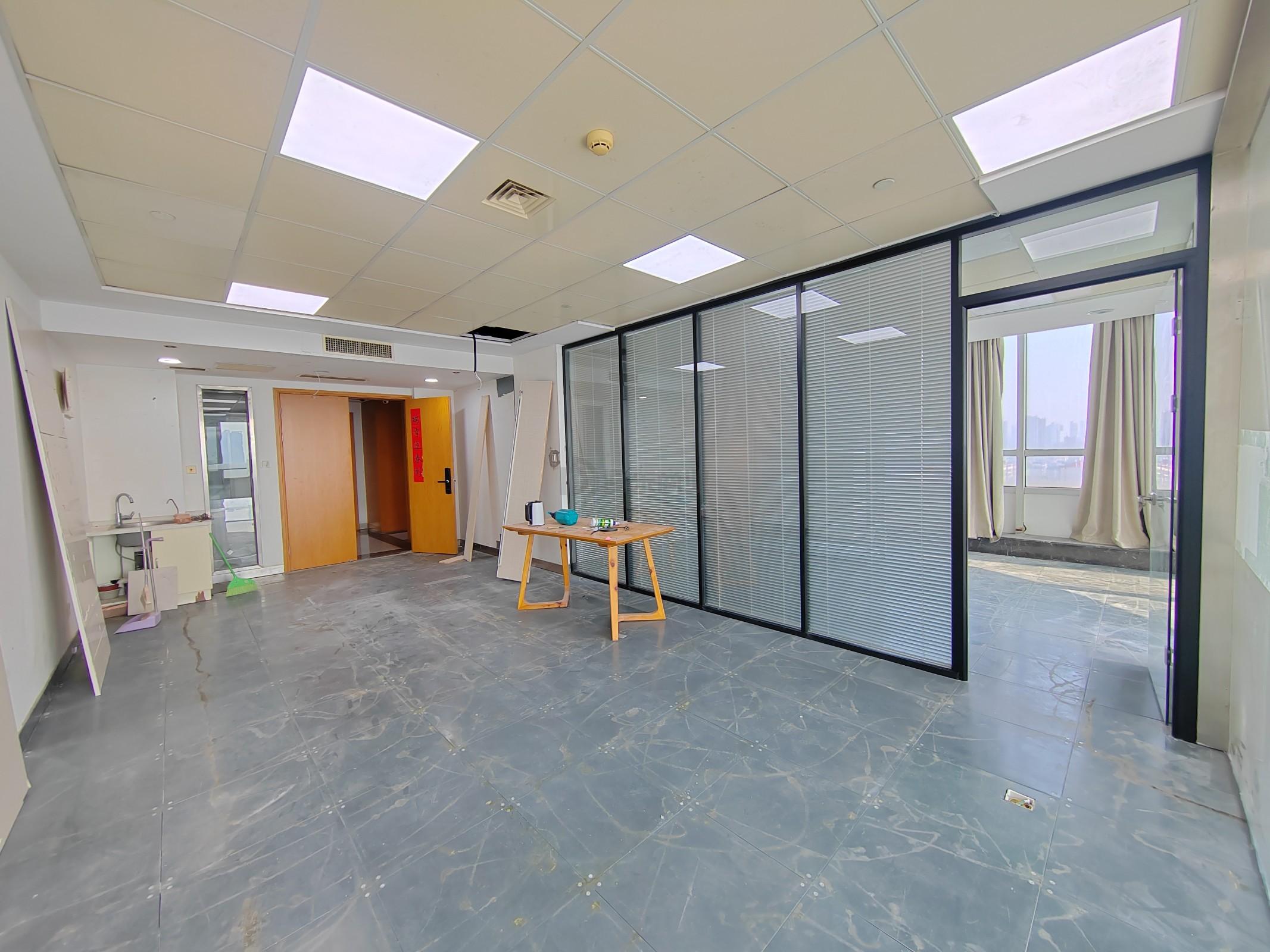 润华国际大厦面积168平