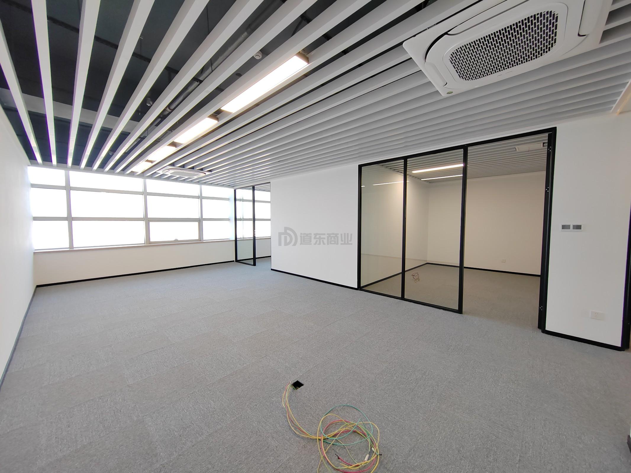 润华国际大厦面积215平