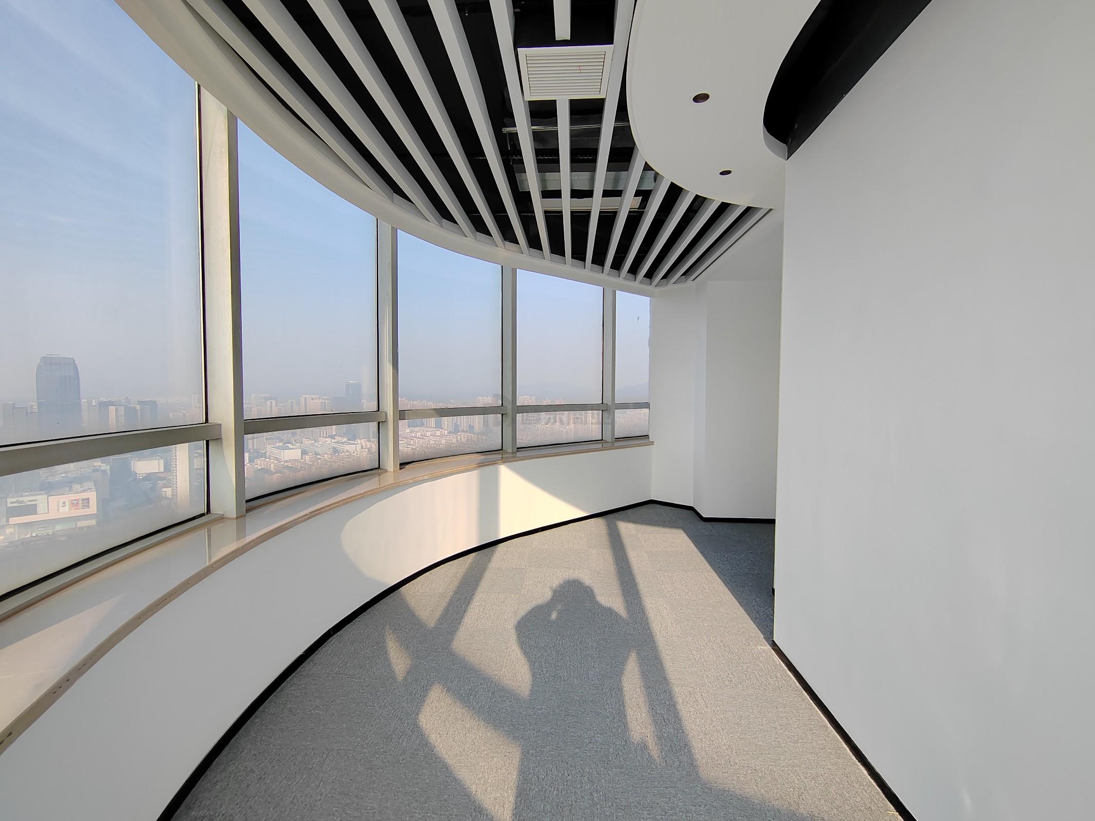 润华国际大厦面积218平