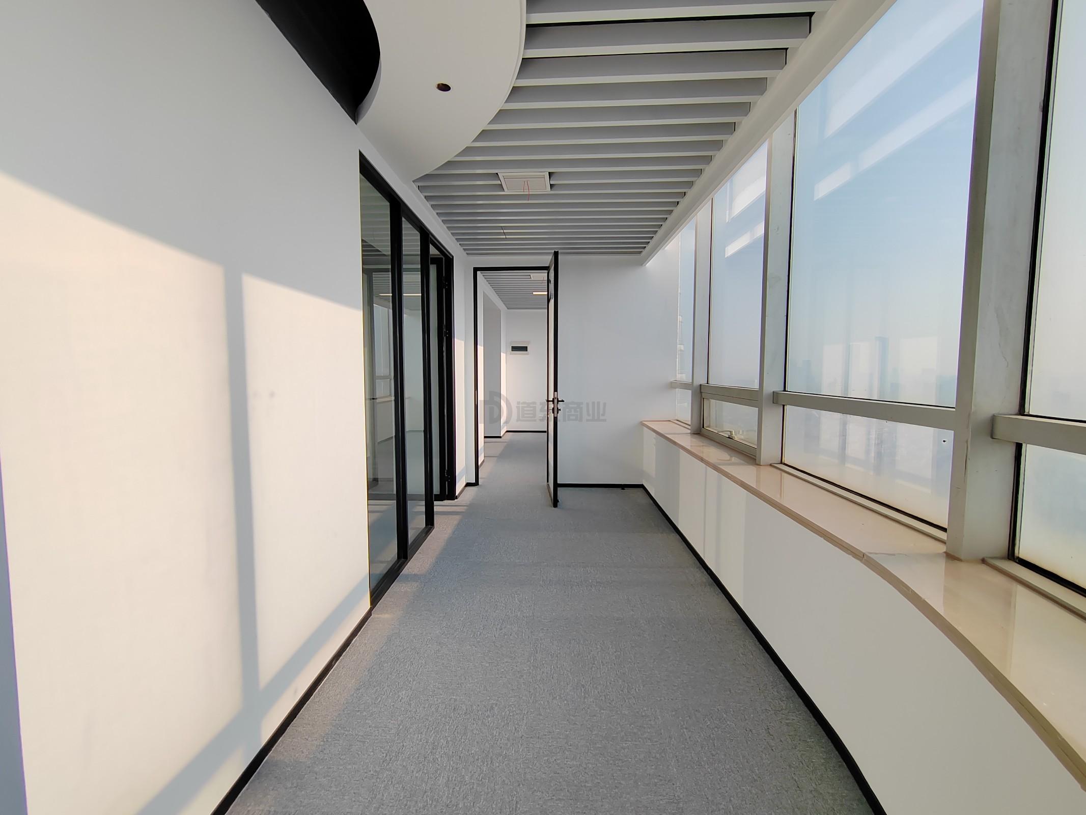 润华国际大厦面积218平