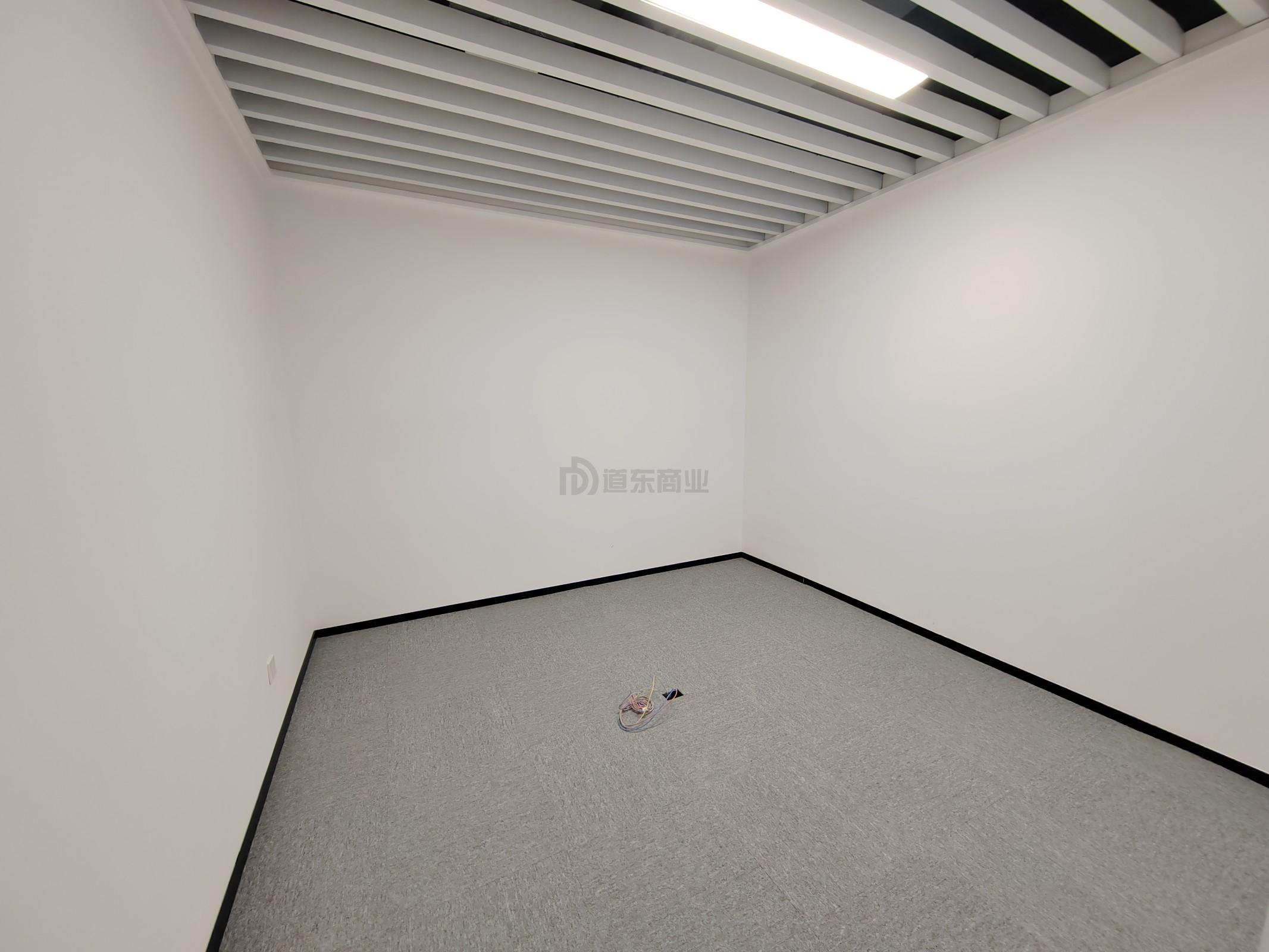 润华国际大厦面积215平