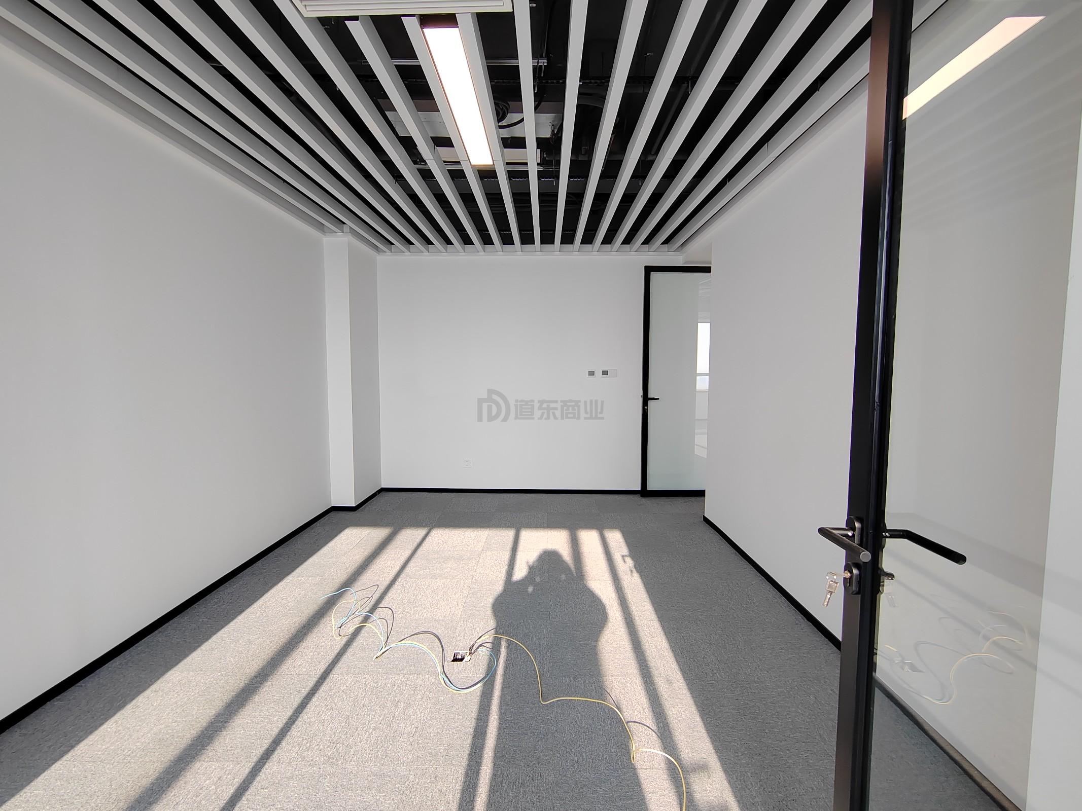 润华国际大厦面积218平