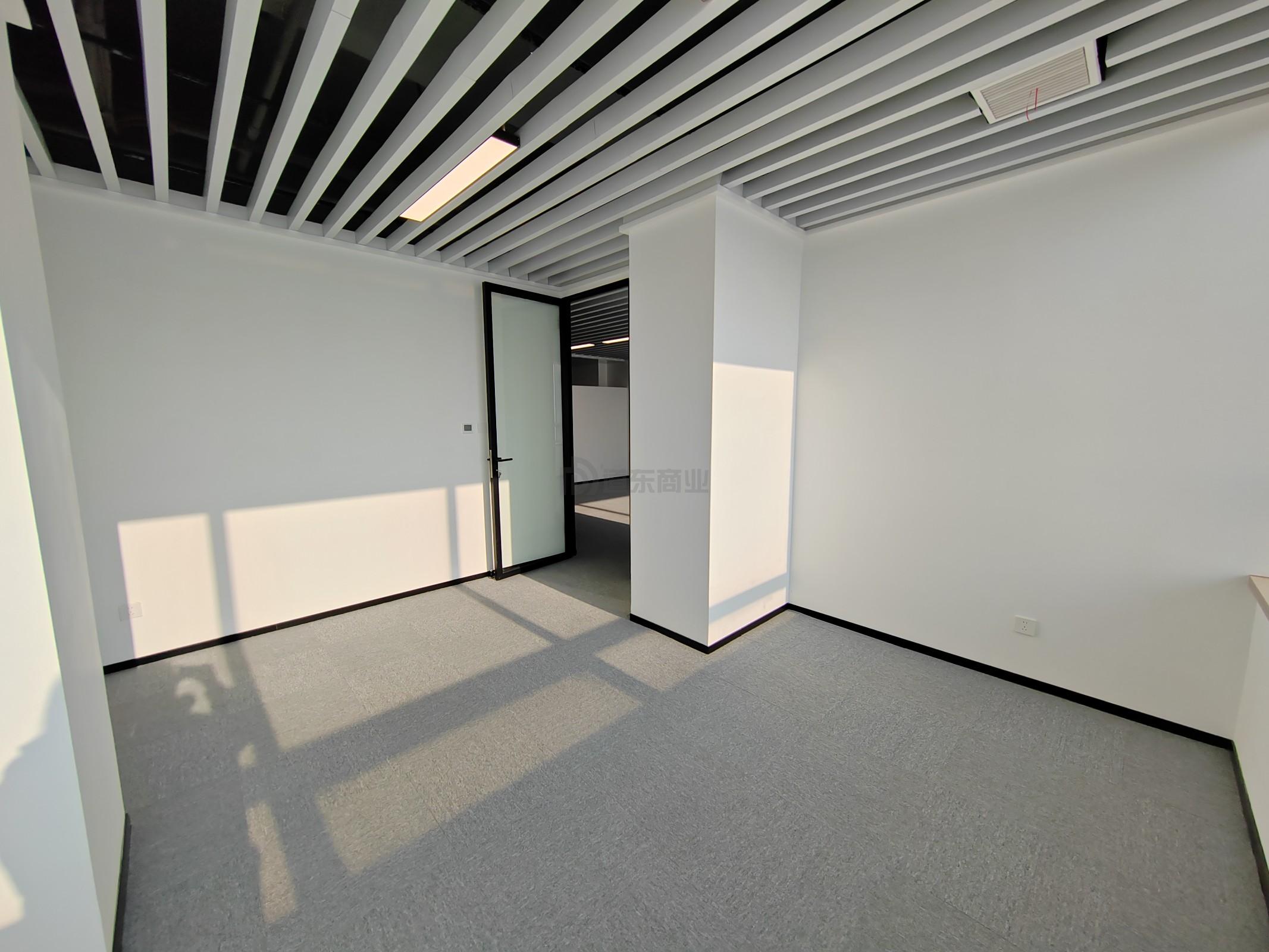 润华国际大厦面积188平