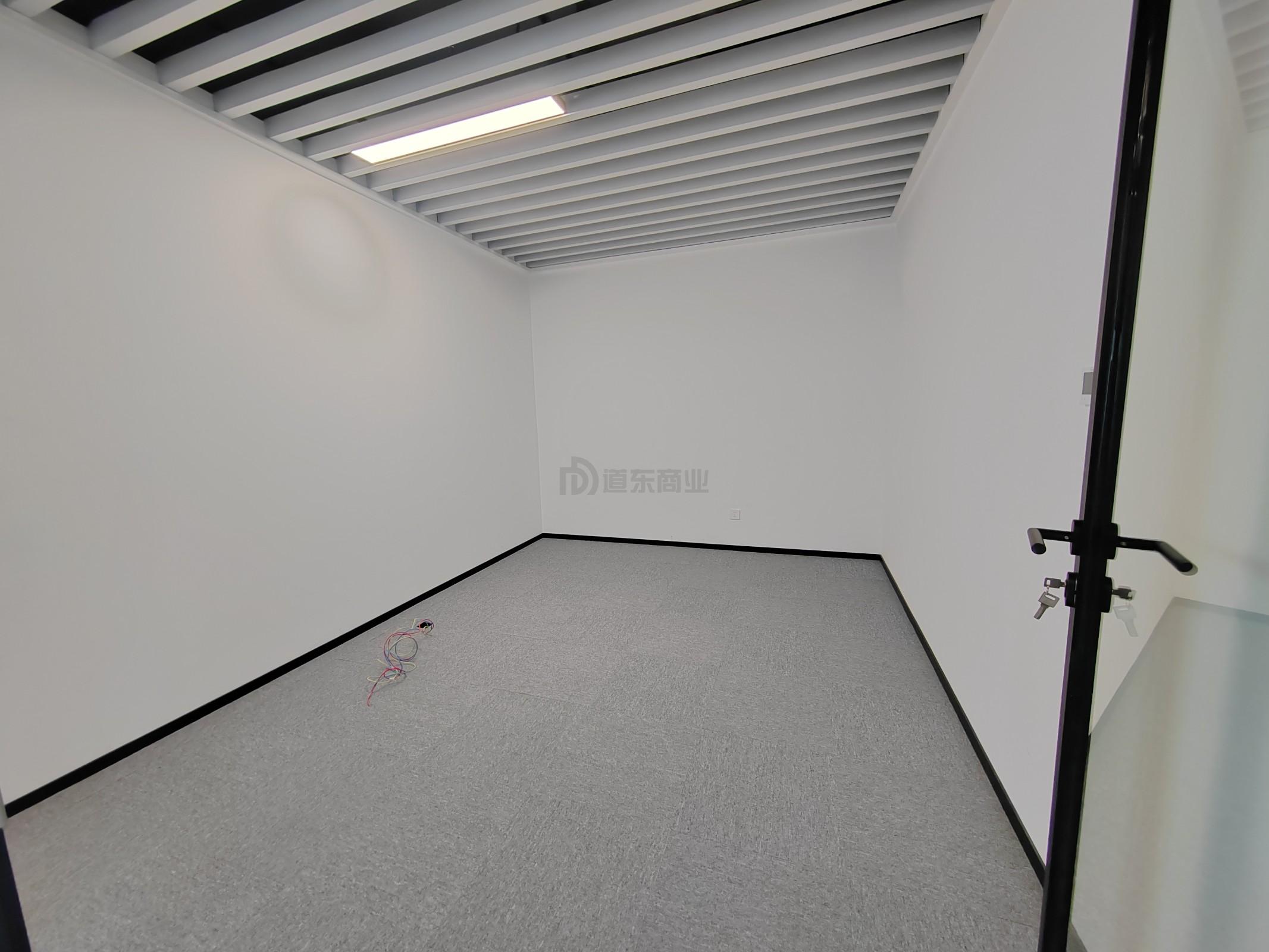 润华国际大厦面积215平