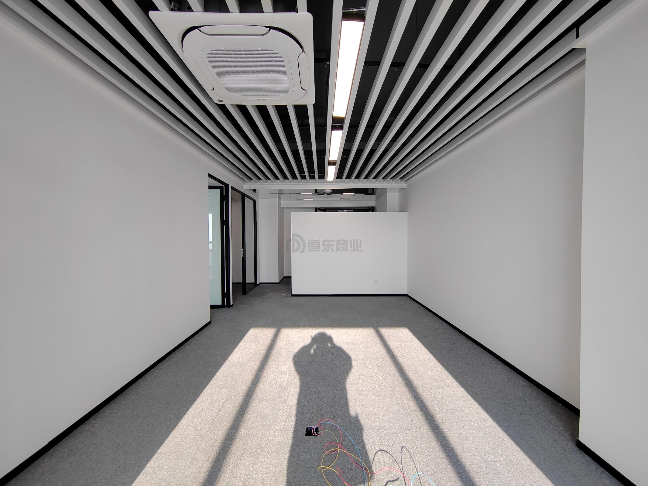 润华国际大厦面积218平