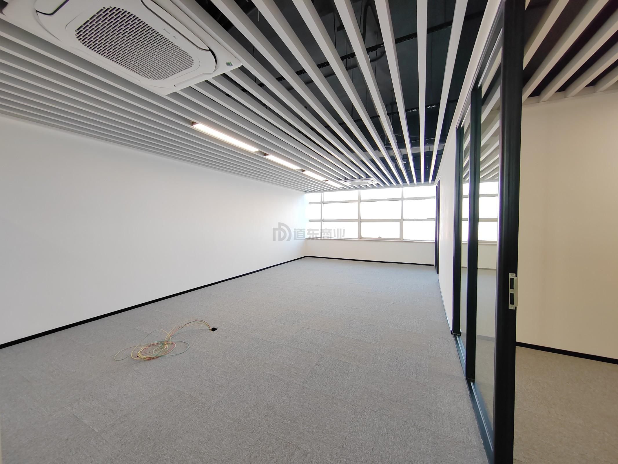 润华国际大厦面积215平