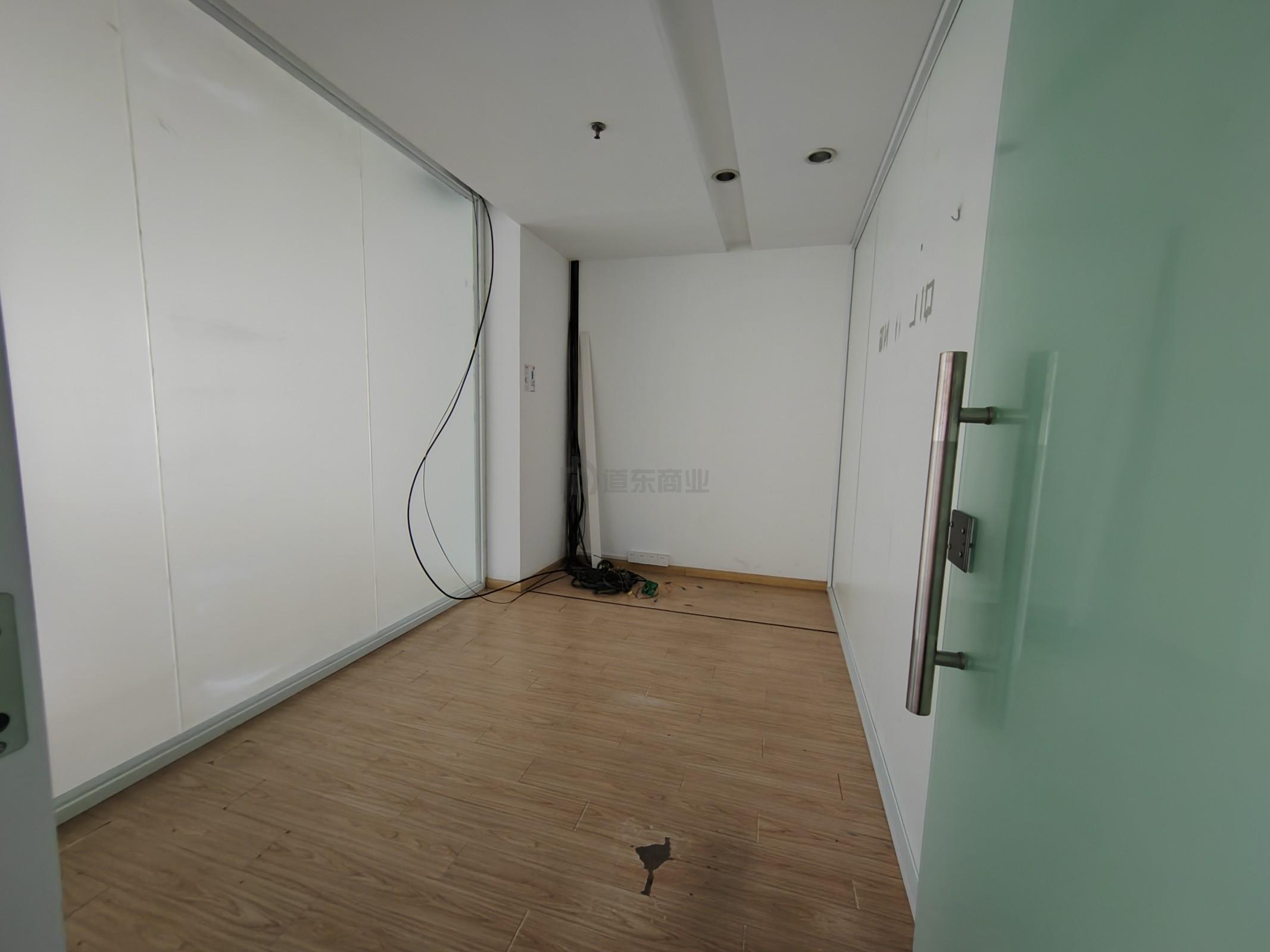 金源国际面积220平