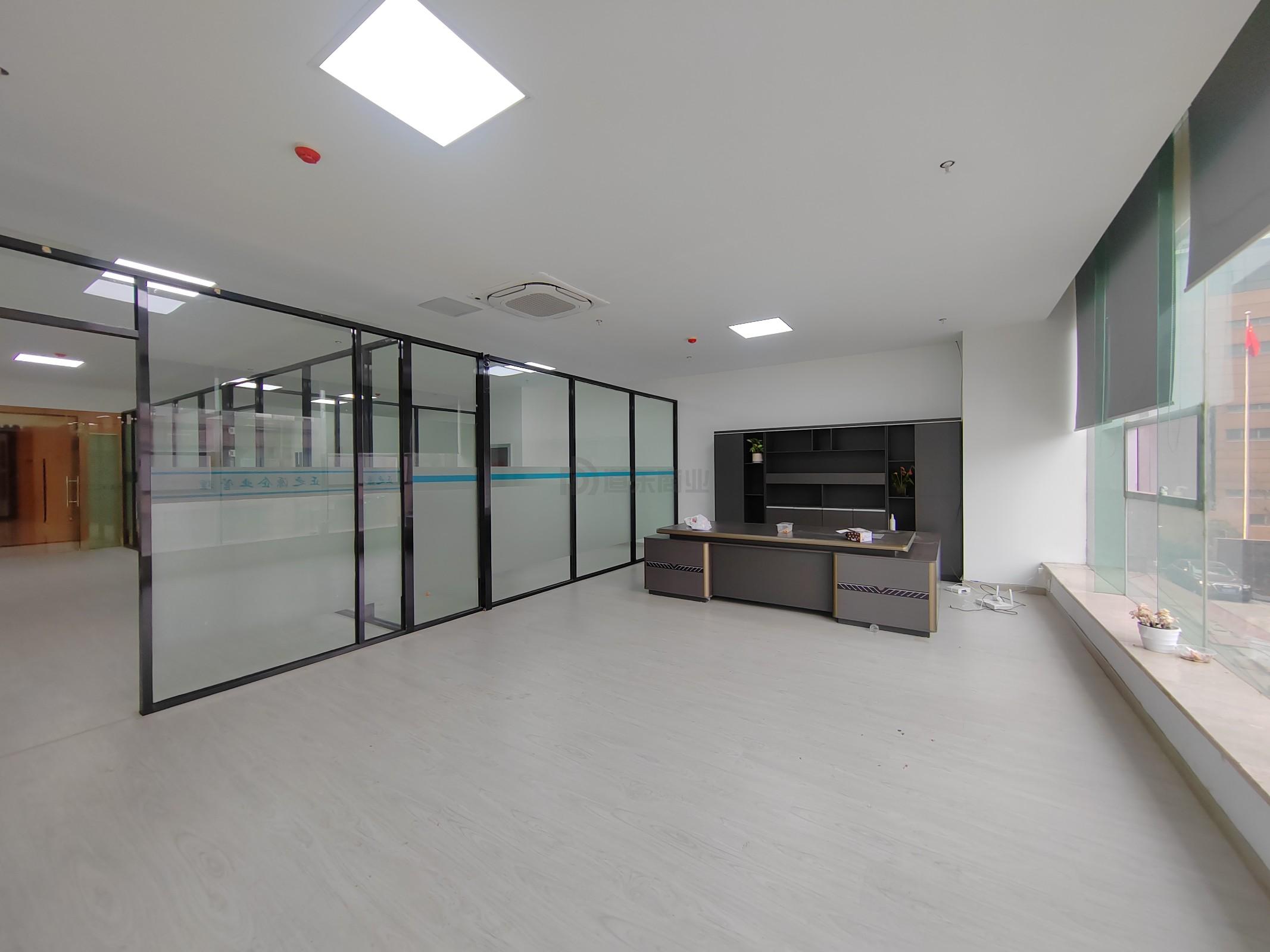 时代国际面积180平